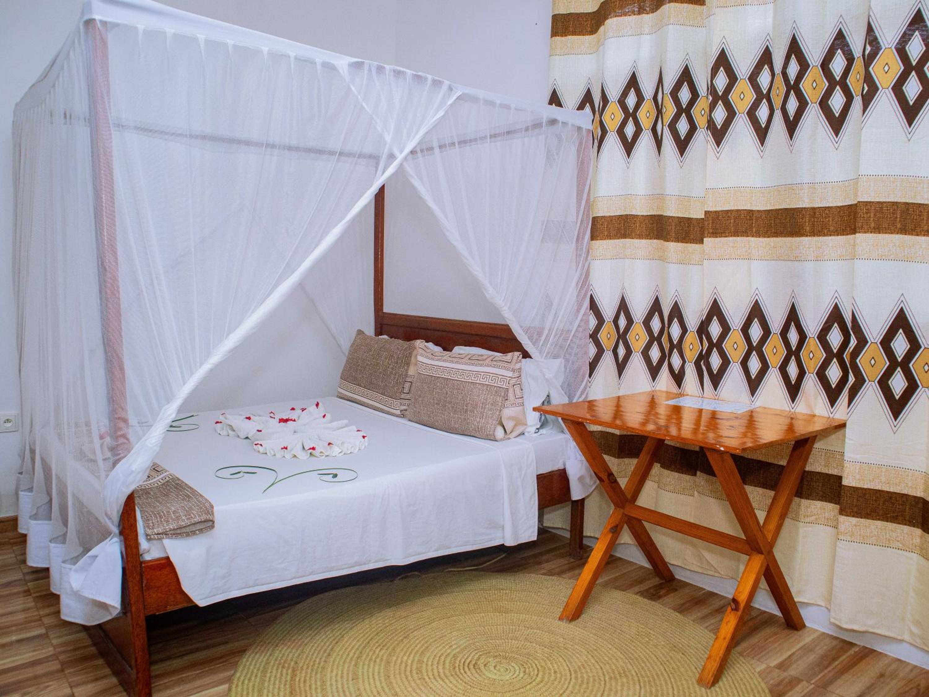 Double Room with Private Bathroom - Photo 20