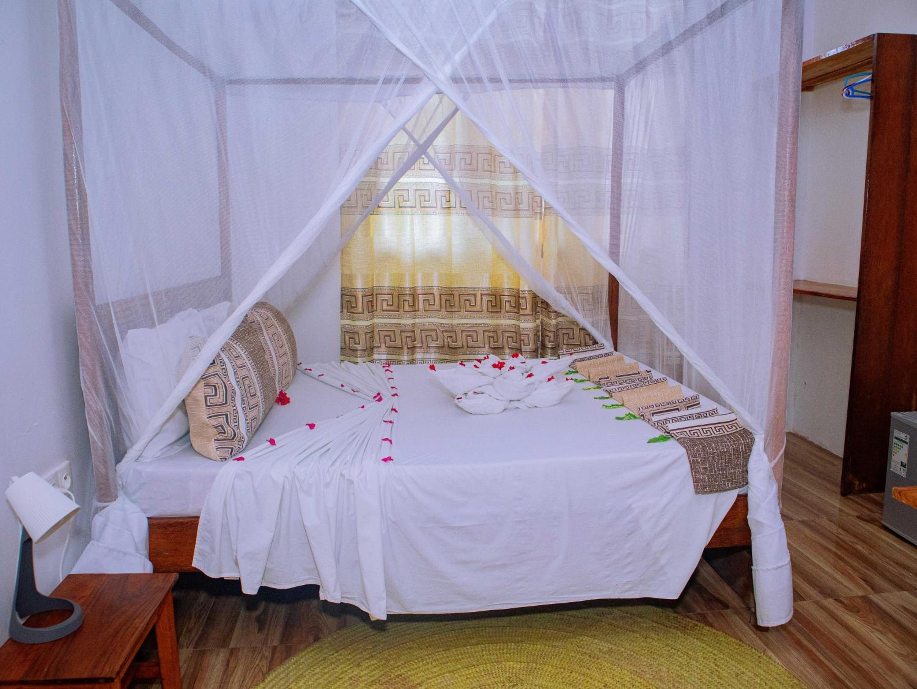 Double Room with Private Bathroom - Photo 22