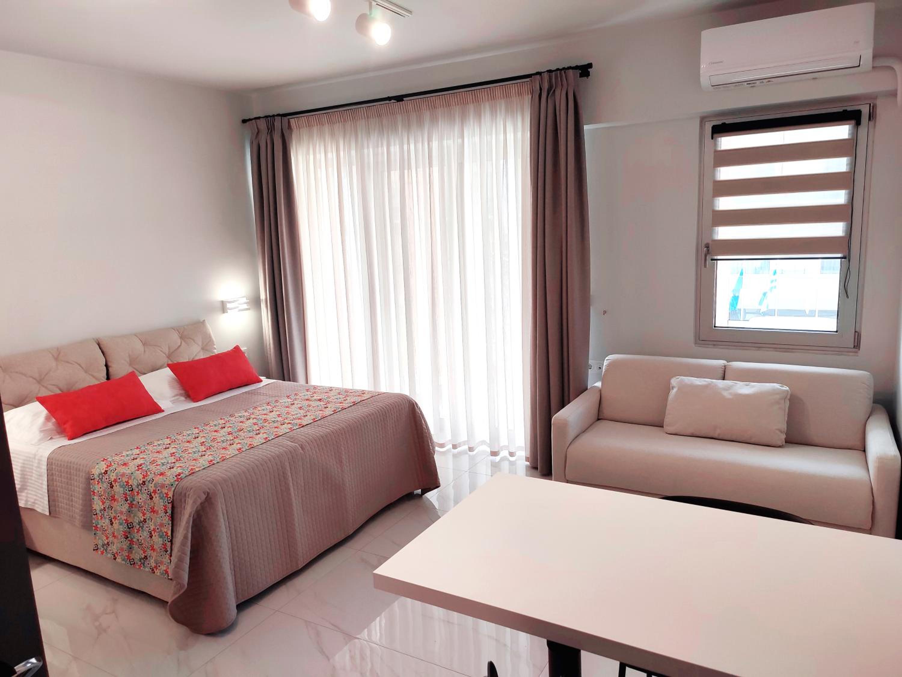 Apartment with Balcony photo 3