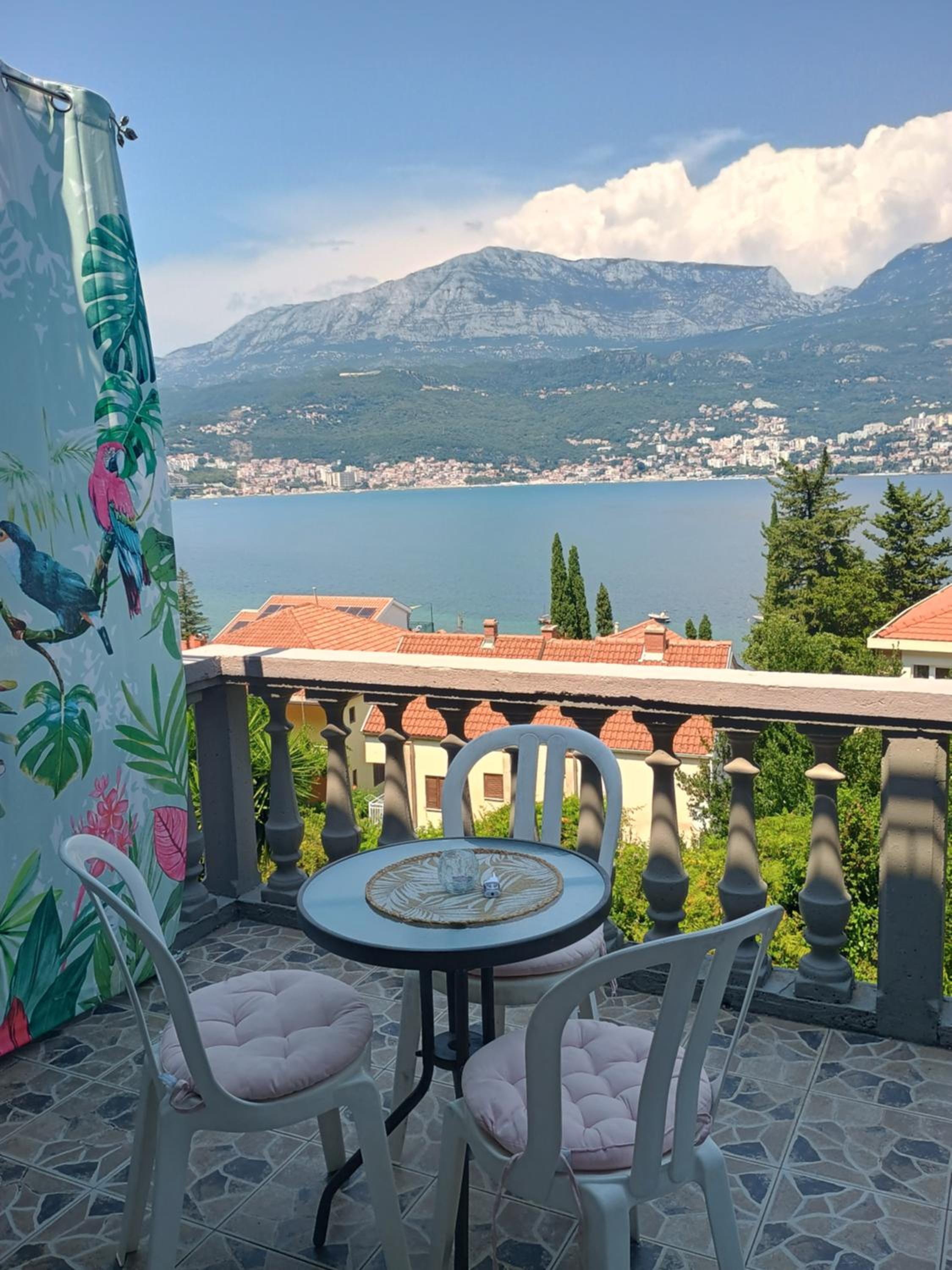 Studio Apartment with Balcony