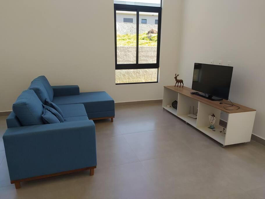 Three-Bedroom House photo 3