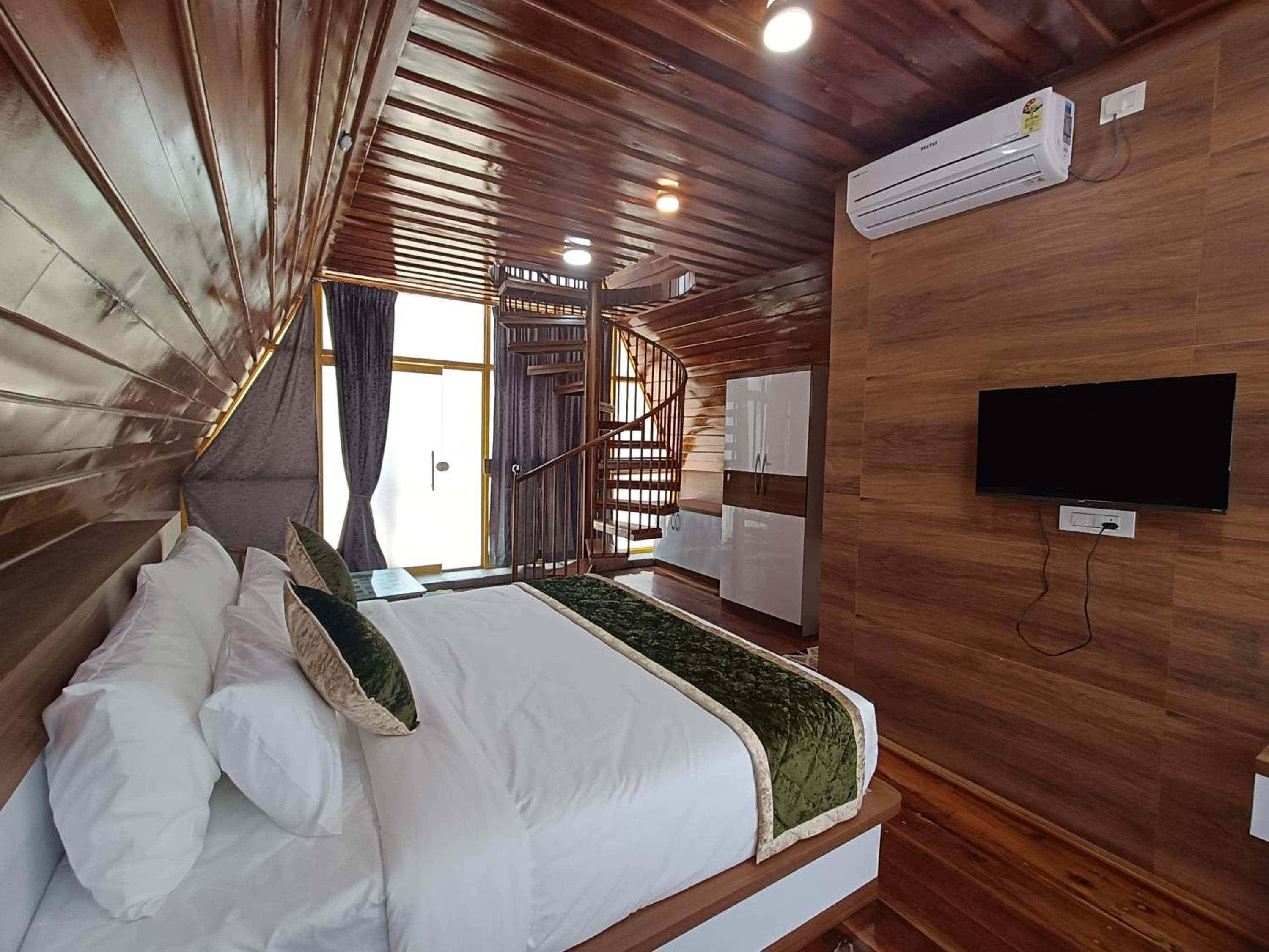 Quadruple Room with Lake View photo 2