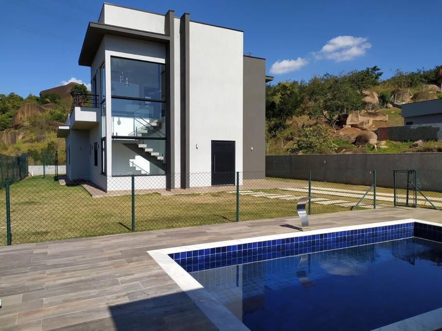 Three-Bedroom House photo 2
