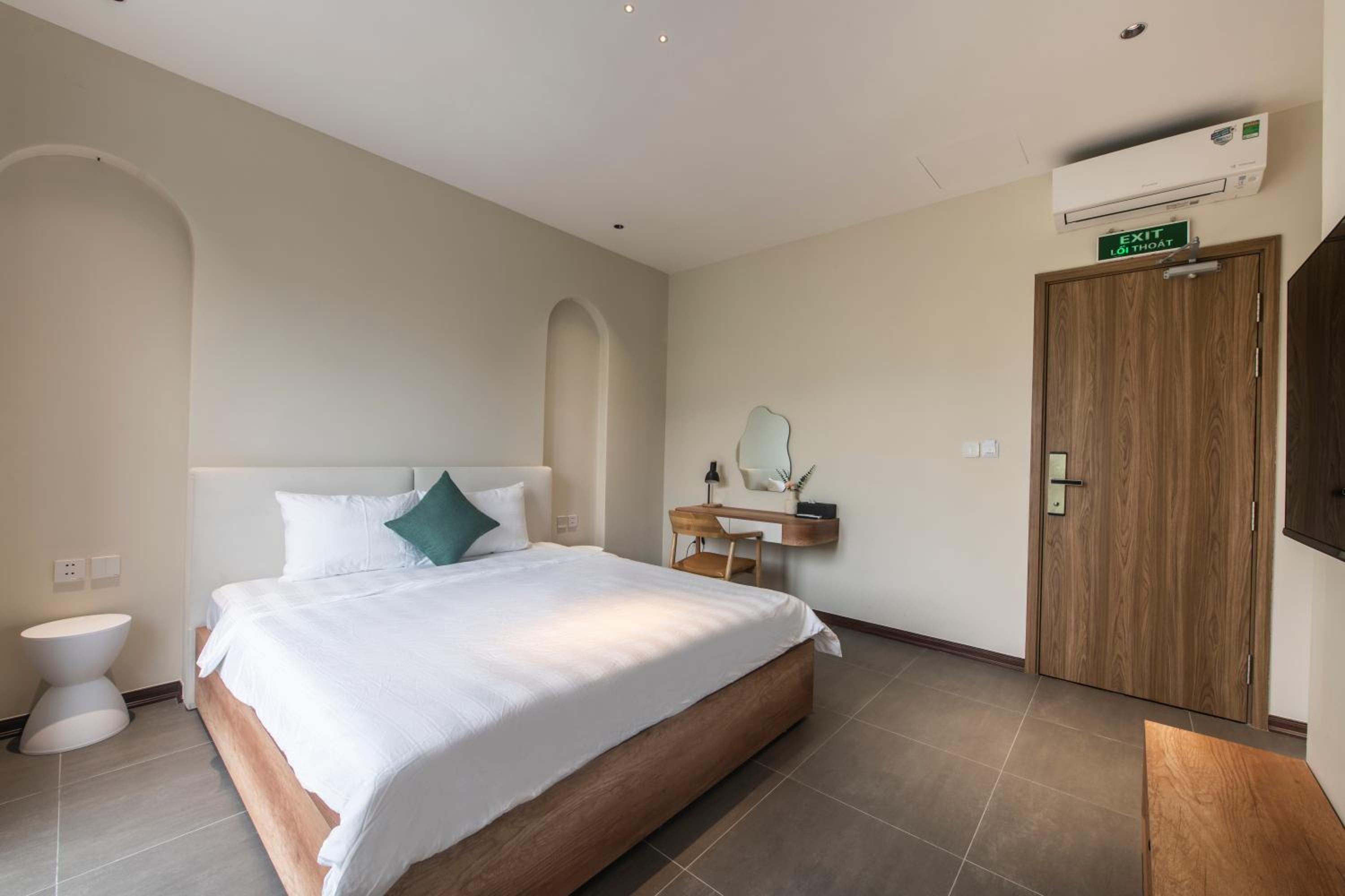 King Room with Garden View - Photo 5