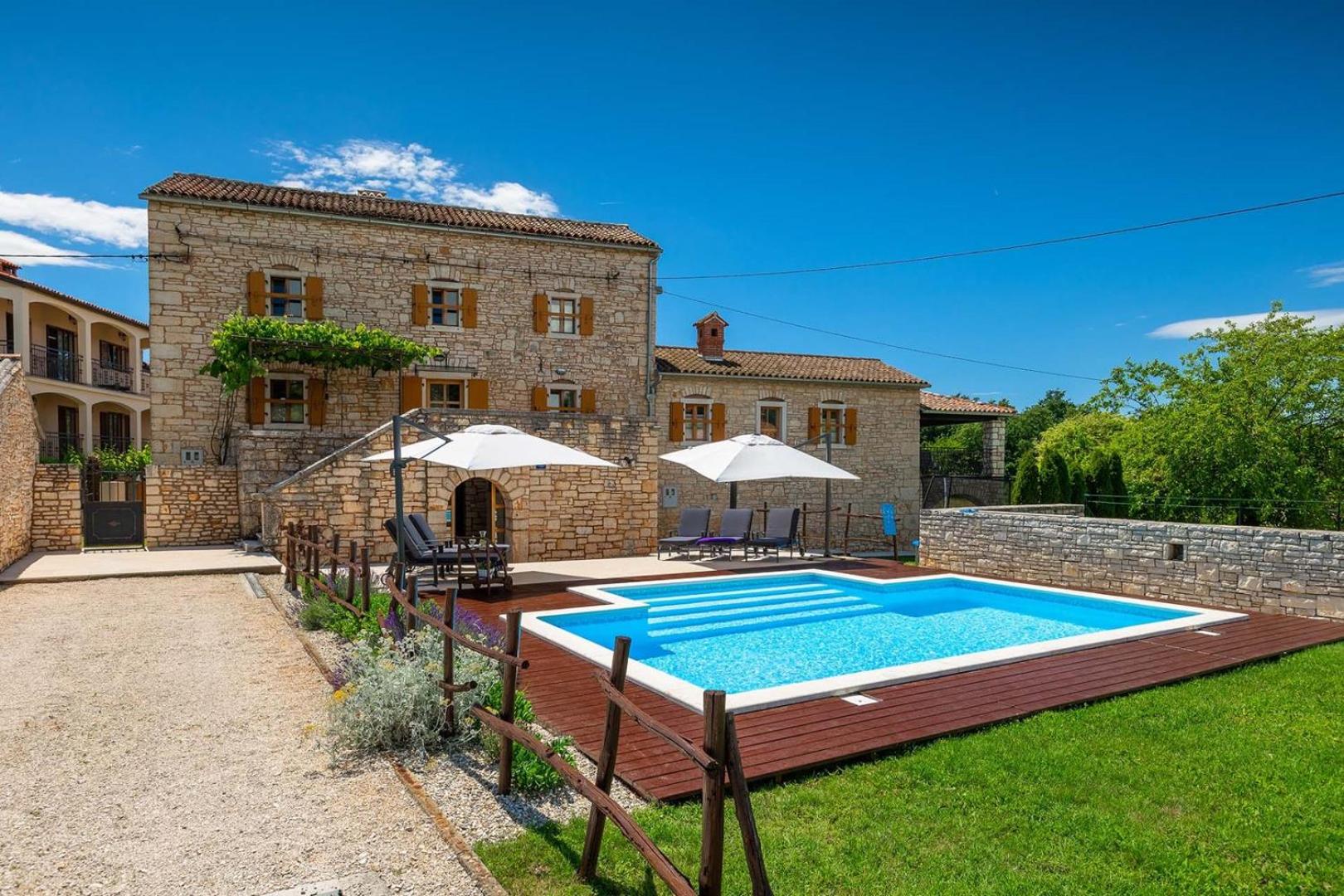 Villa photo 3