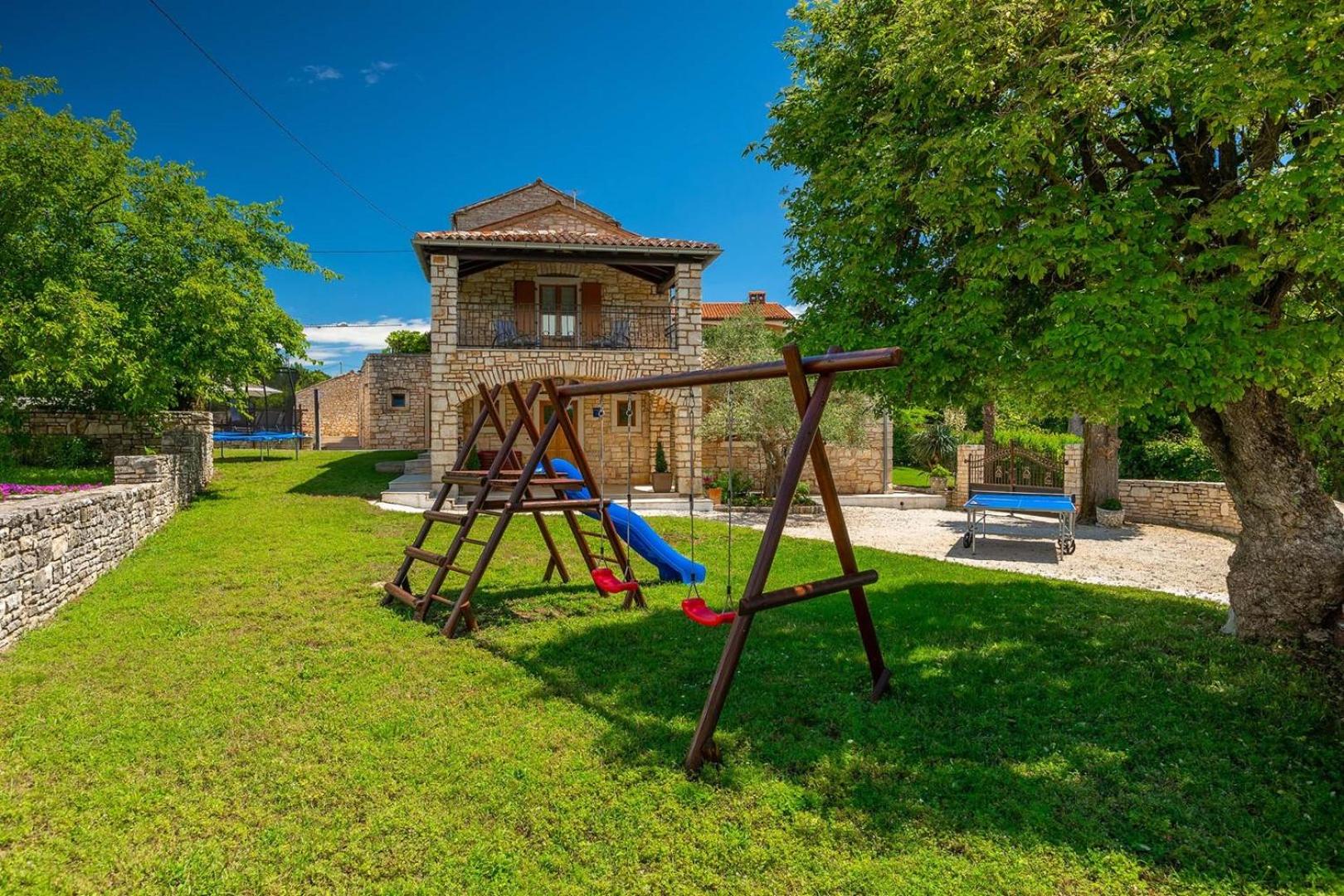 Villa photo 2
