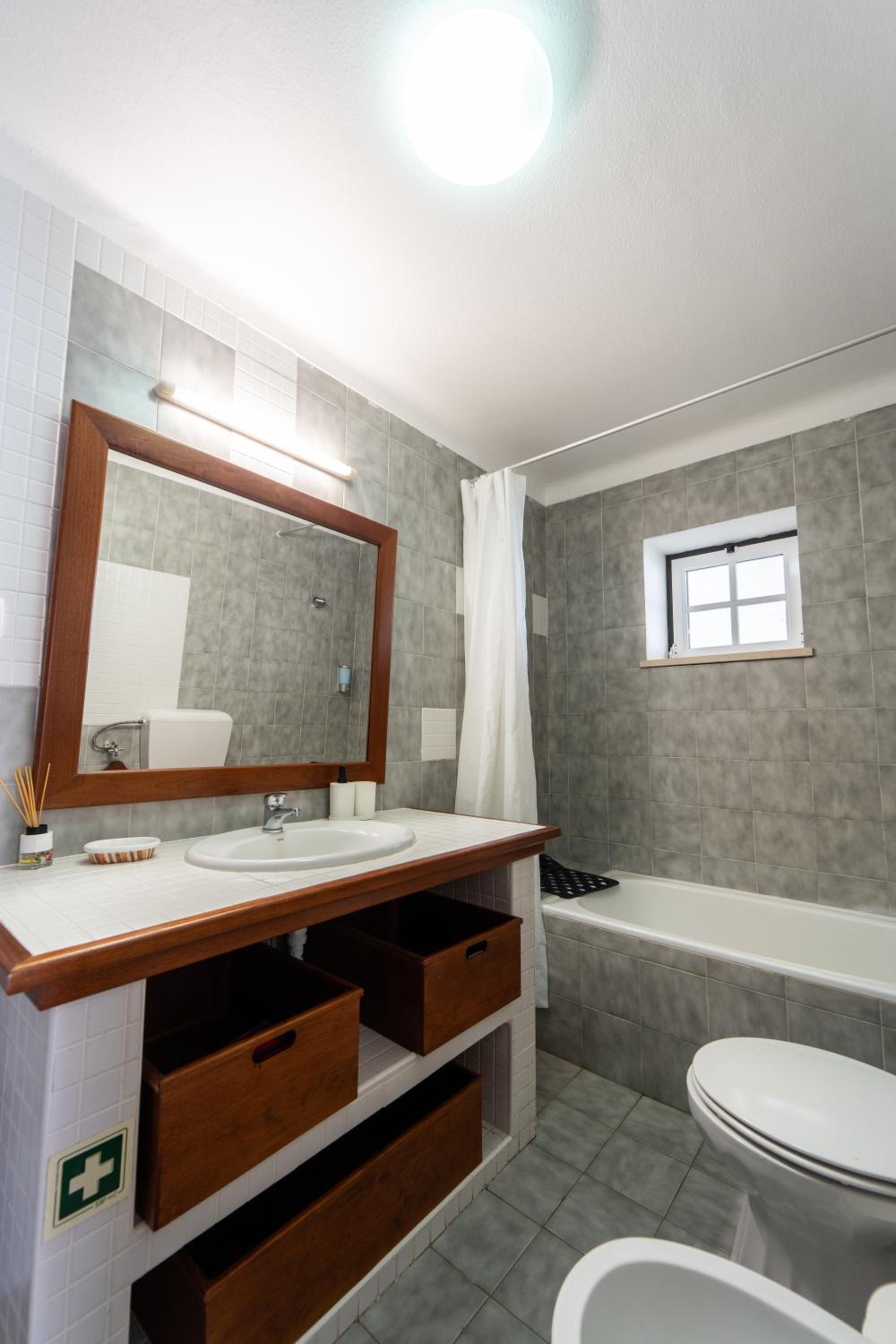 Deluxe Double Room with Bath photo 3