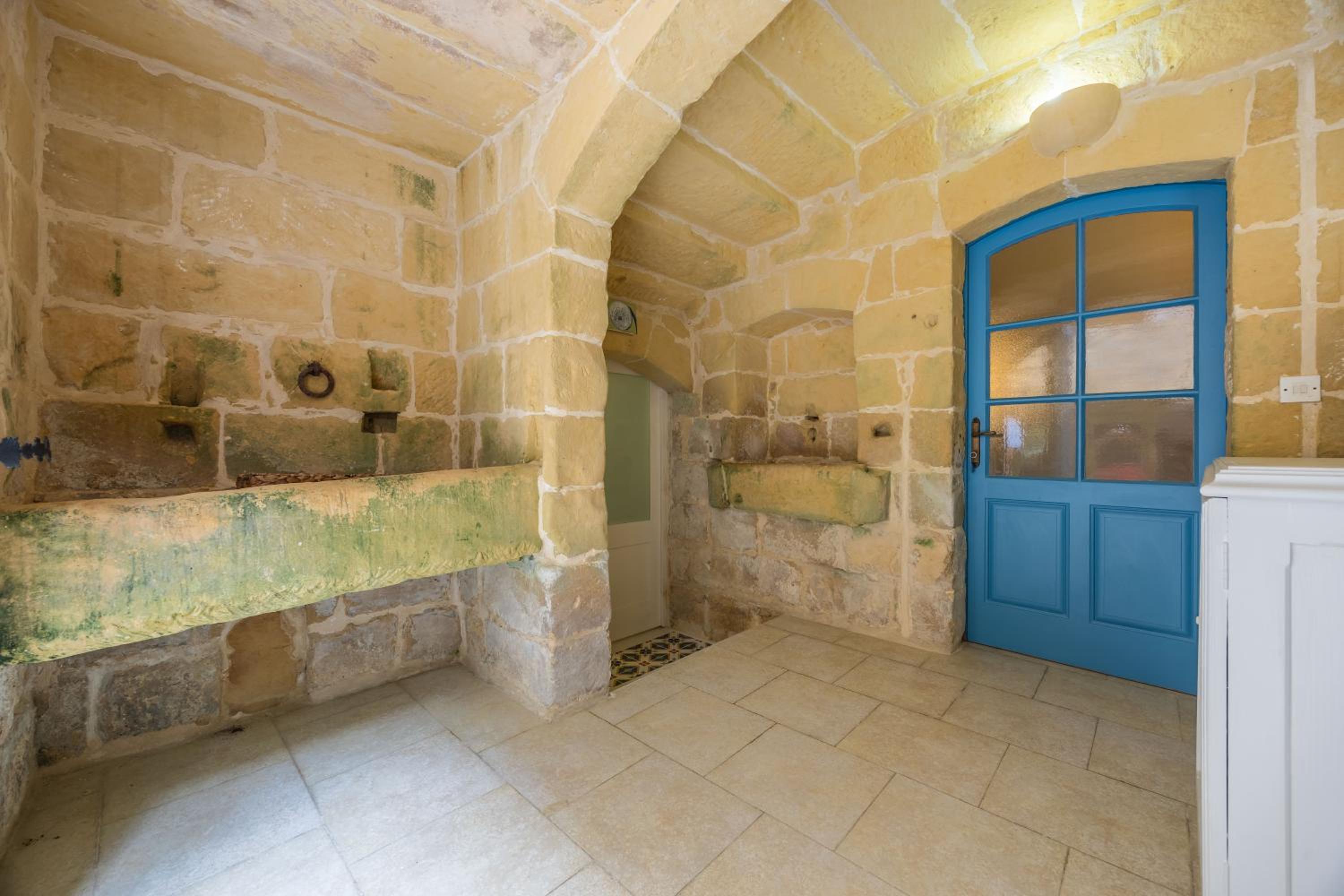 Family Room with Private Bathroom photo 1