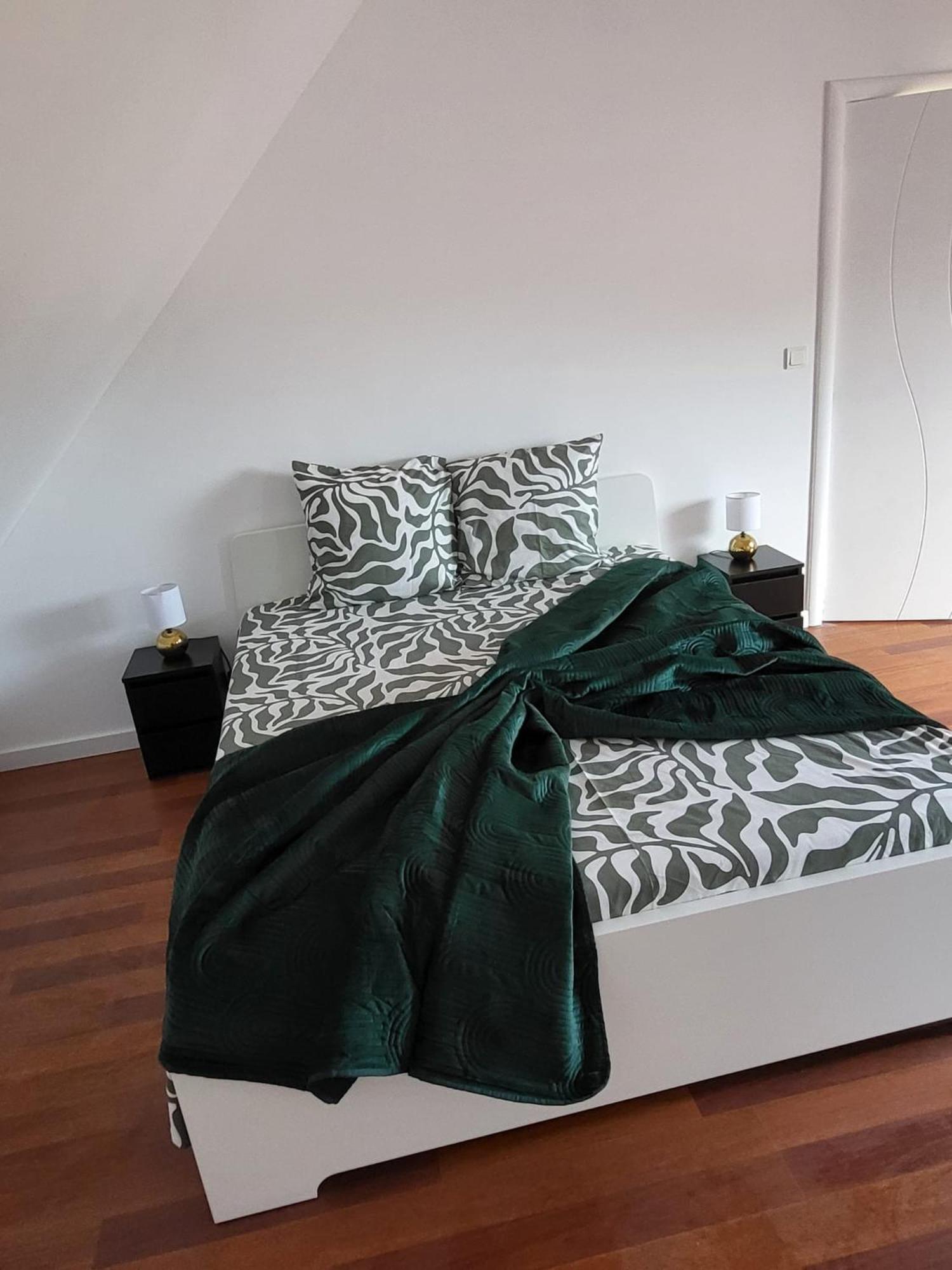 One-Bedroom Apartment photo 1
