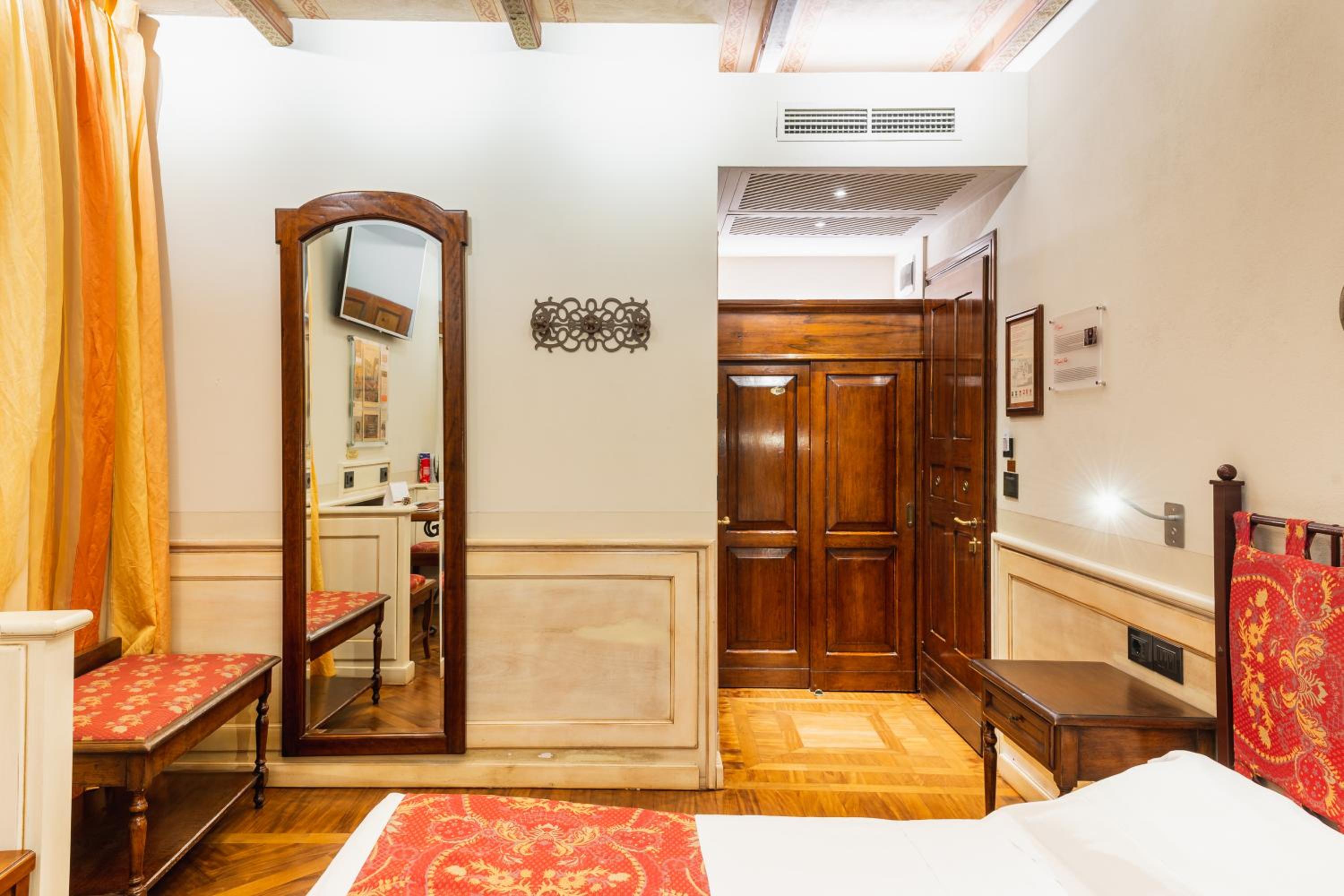 Deluxe Double Room photo 2