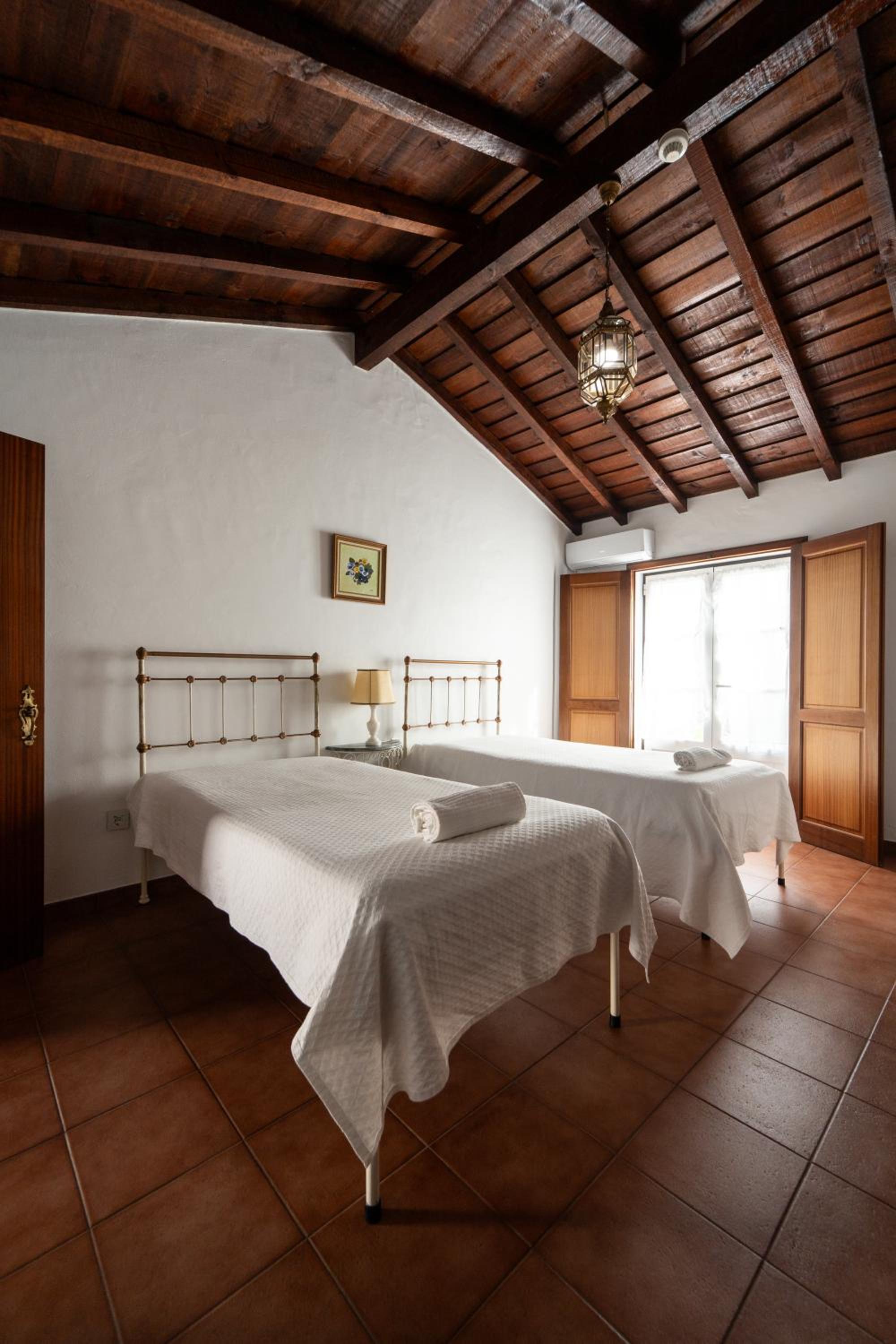 Deluxe Double Room with Bath - Photo 1