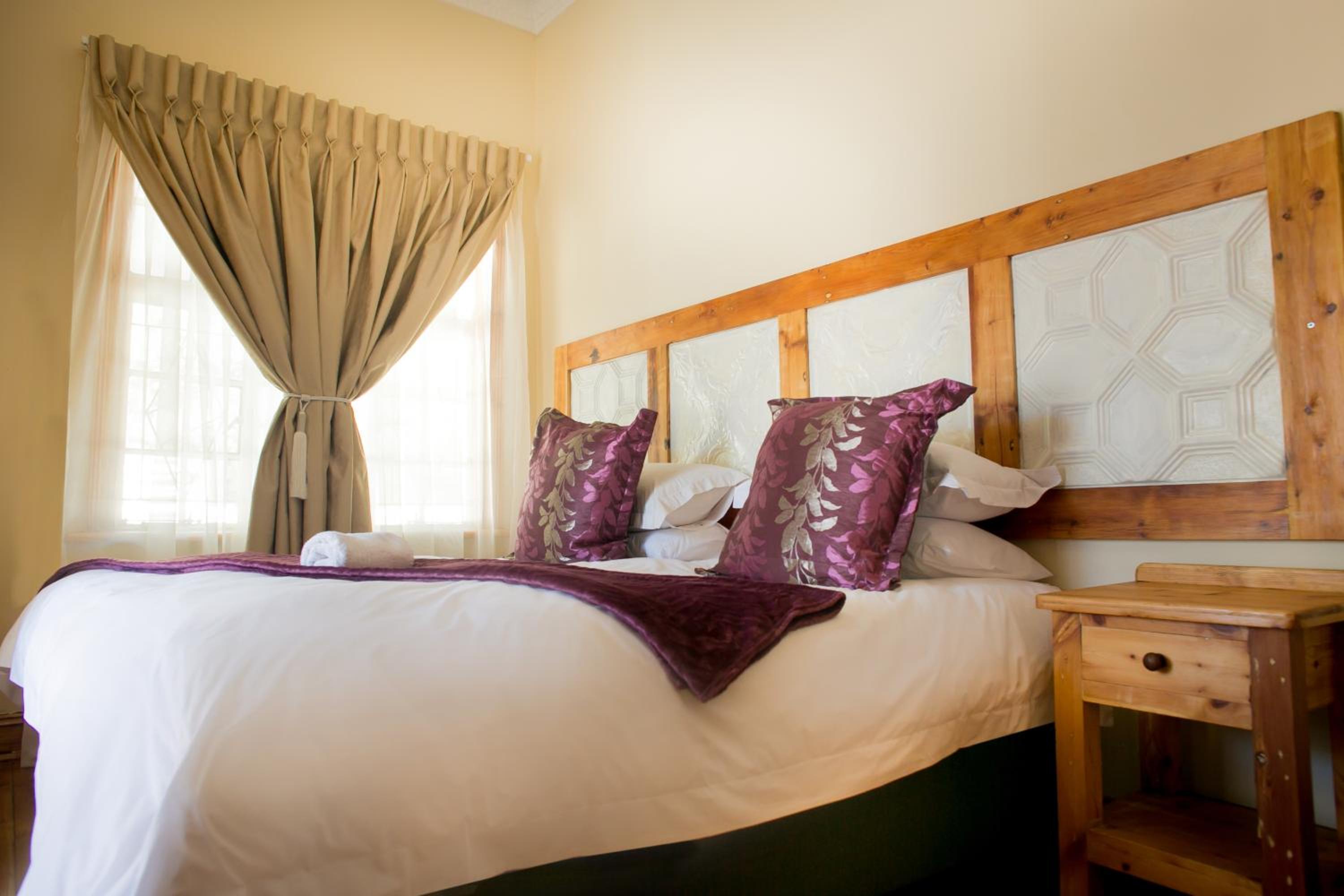 Standard King Room photo 3