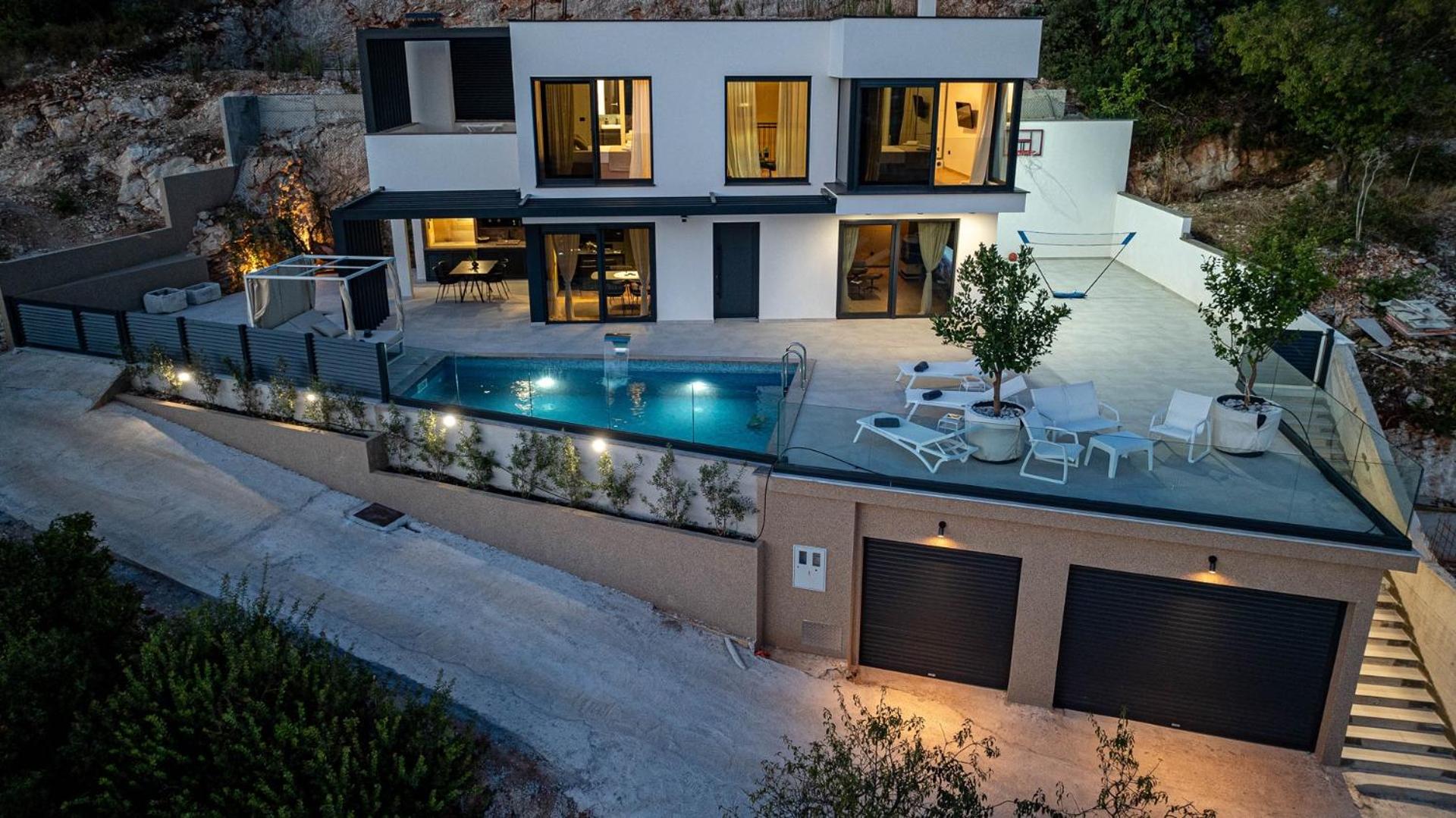 Villa with Private Pool photo 3