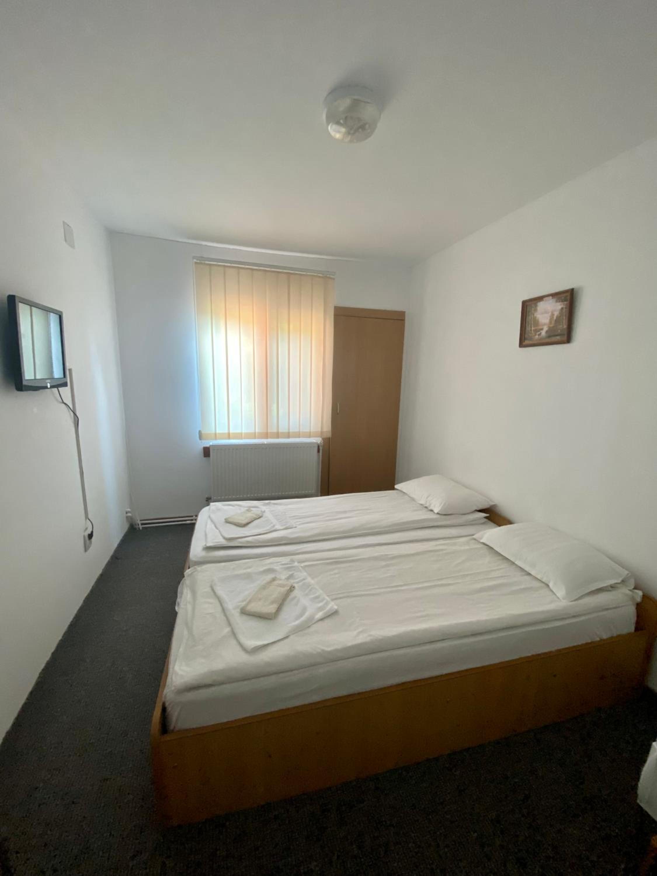 Budget Twin Room photo 2