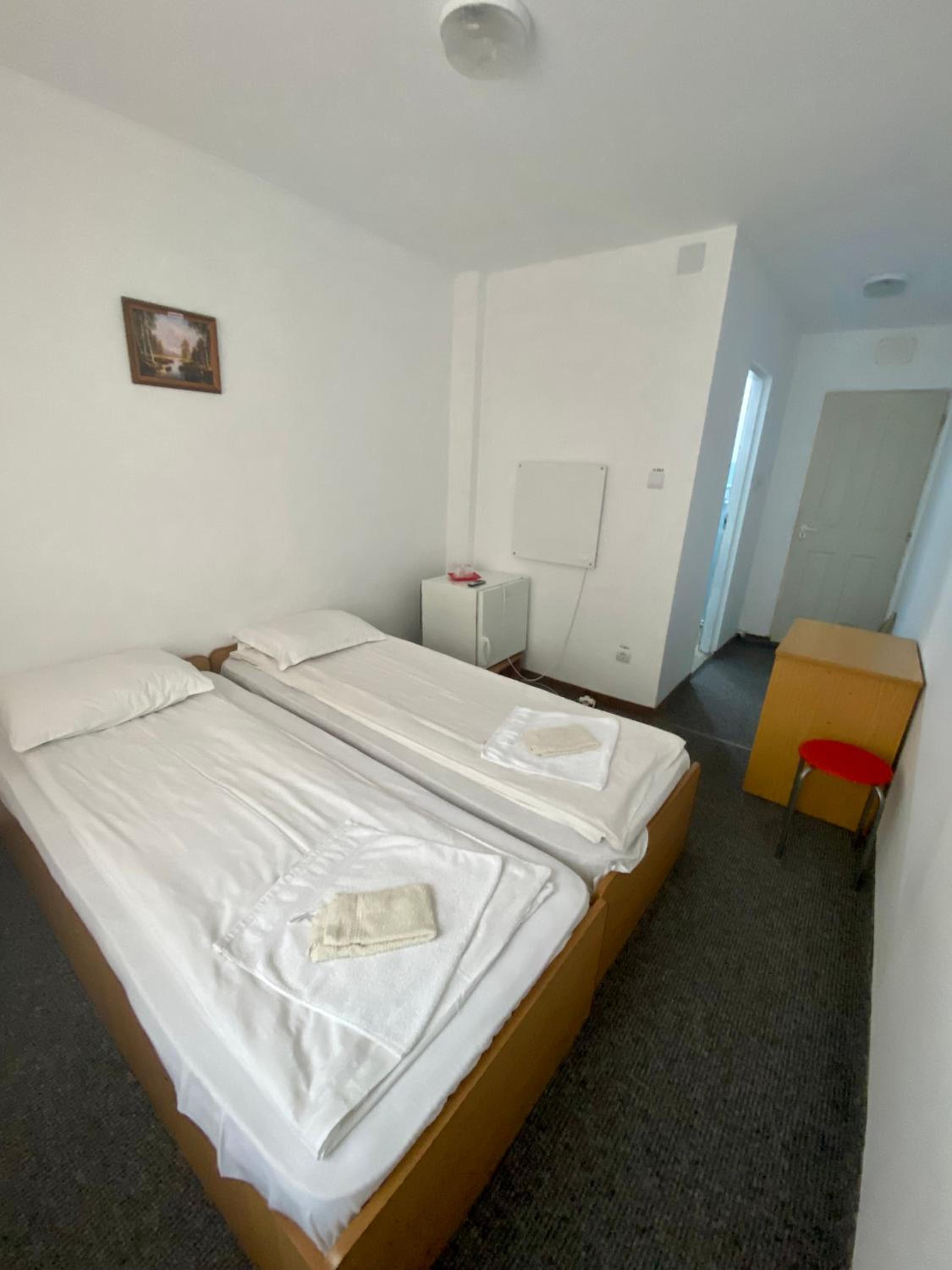 Budget Twin Room photo 3