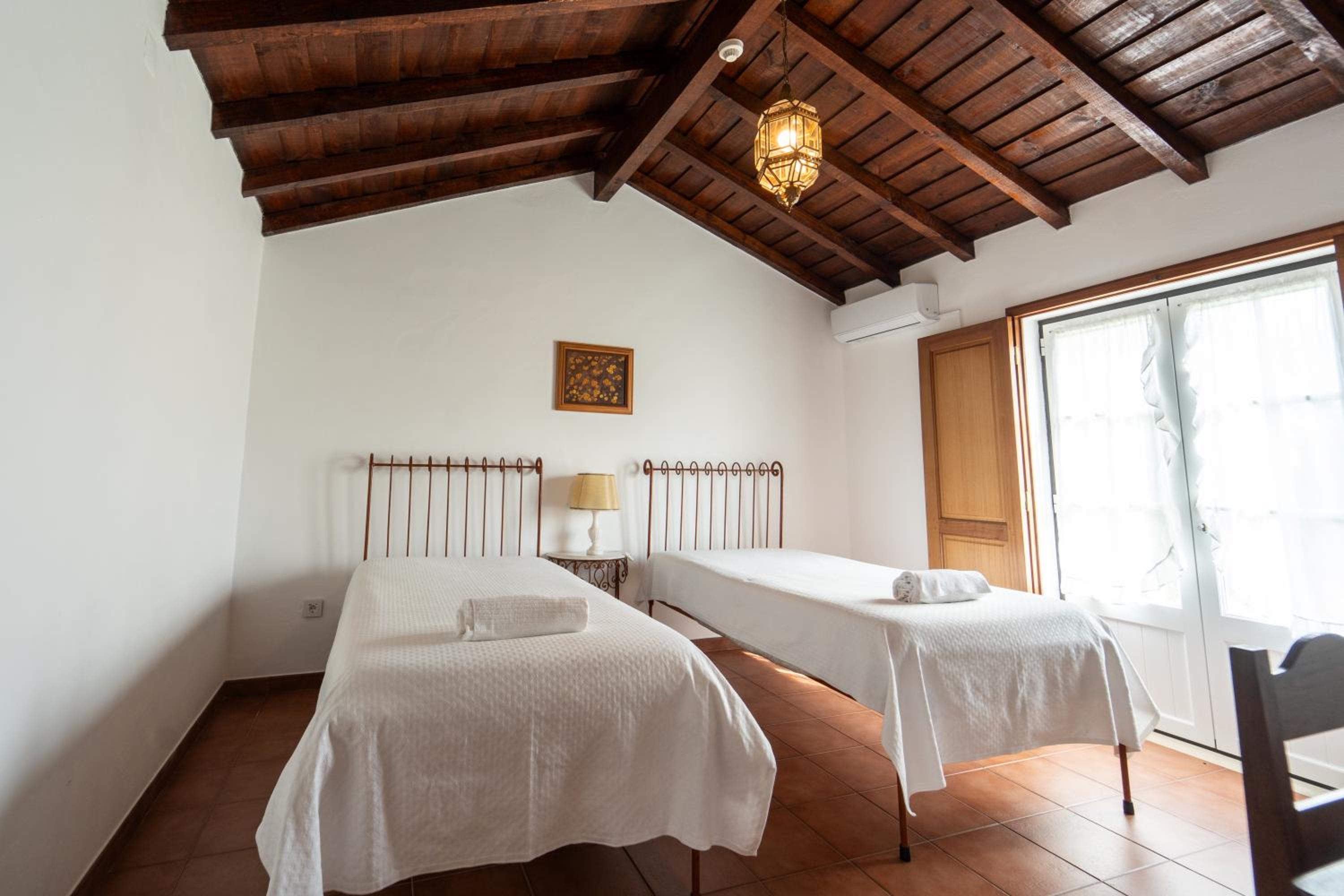Double or Twin Room with Private Bathroom - Photo 3