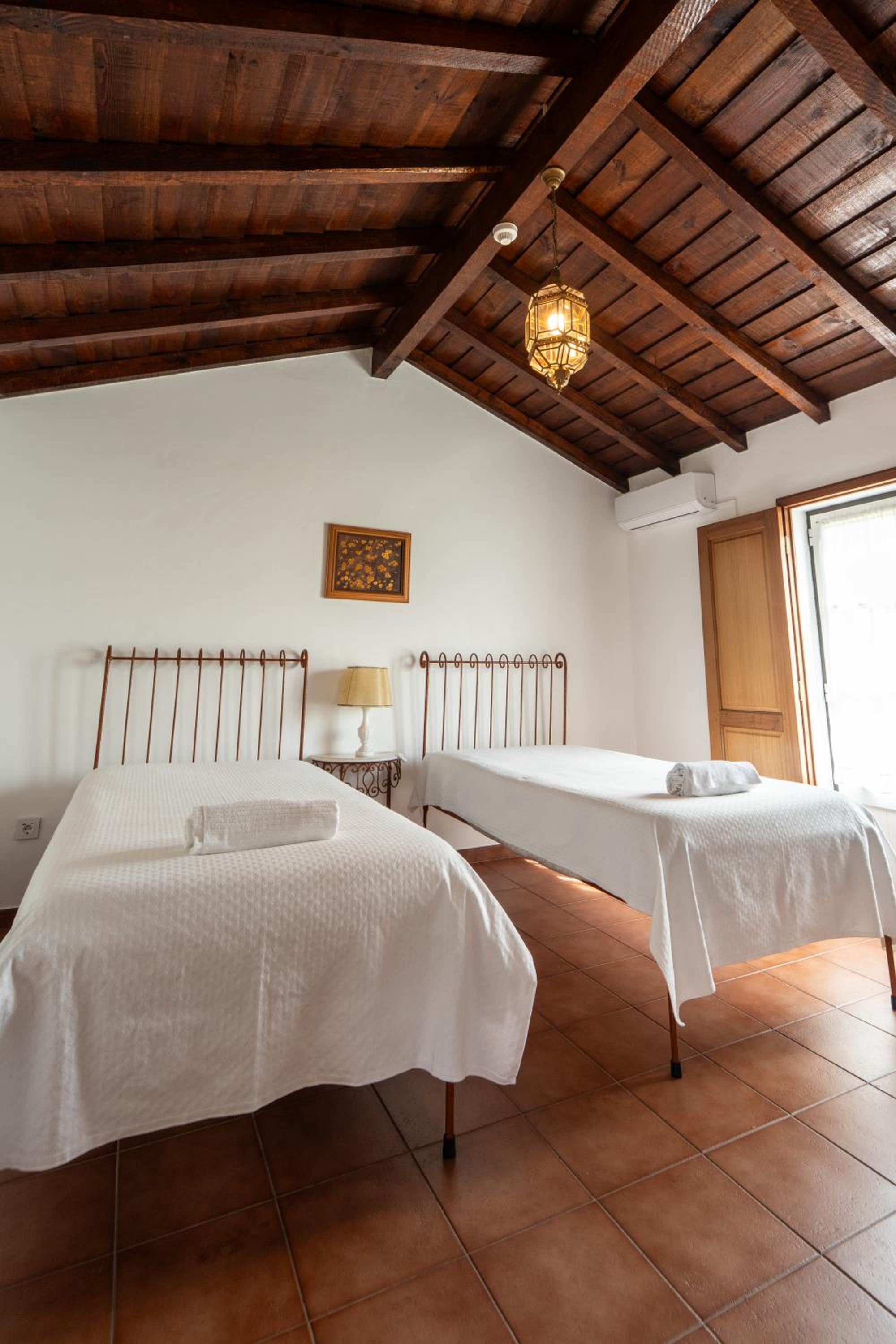 Double or Twin Room with Private Bathroom - Photo 1