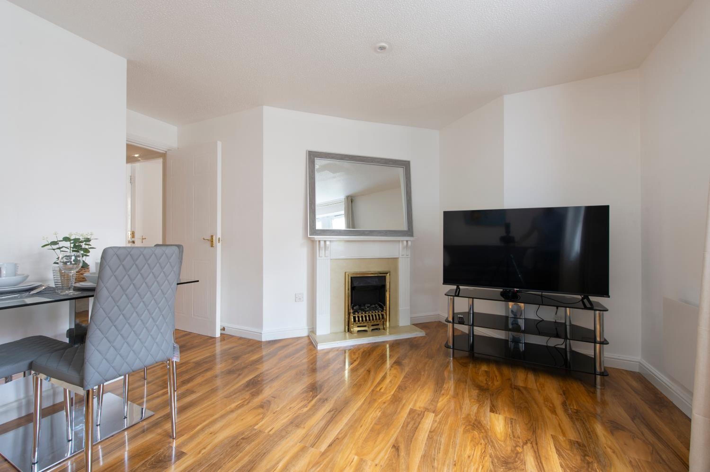 One-Bedroom Apartment photo 3