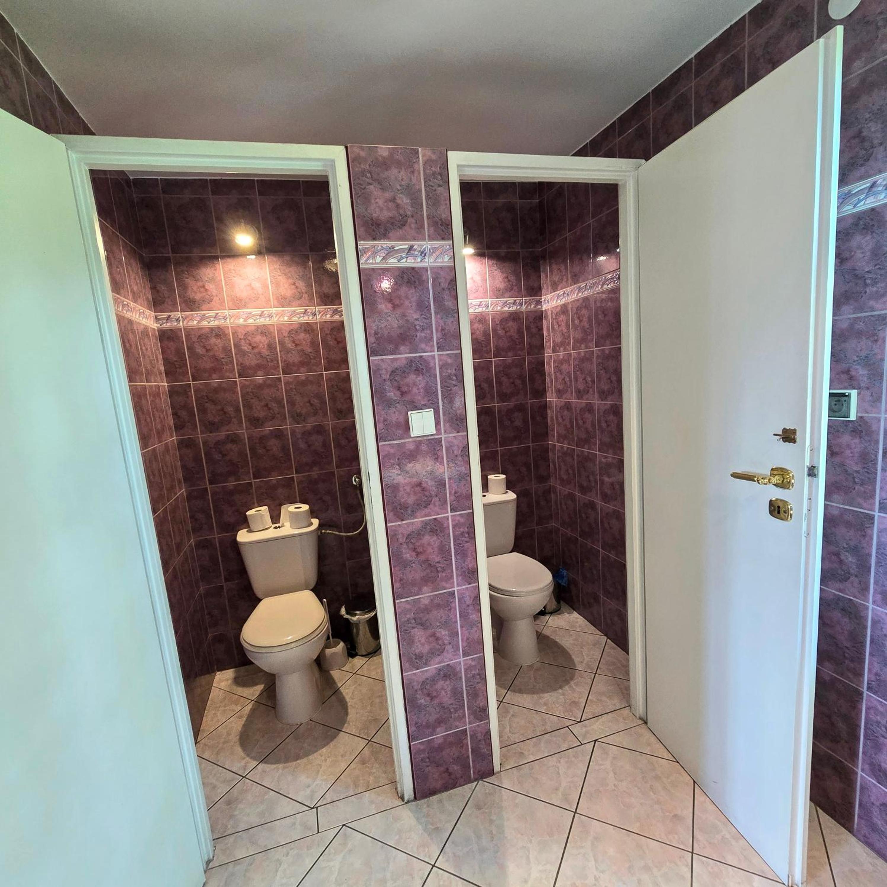Budget Double Room - Photo 11