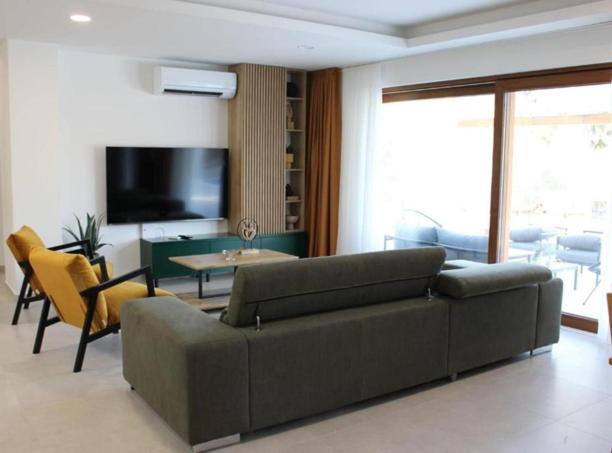 Five Bedroom photo 1