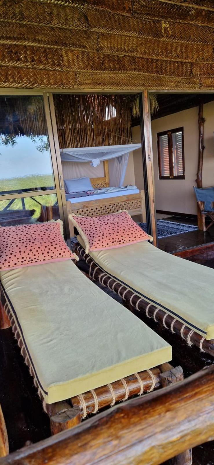 Deluxe Room (2 Adults + 1 Child) photo 2