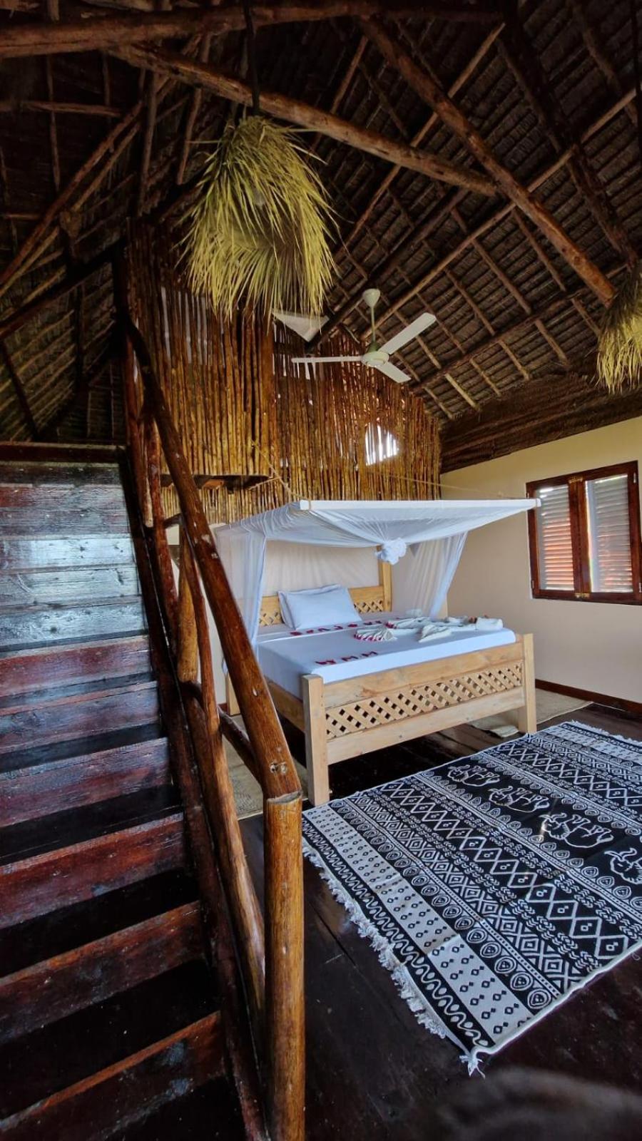 Deluxe Room (2 Adults + 1 Child) photo 1