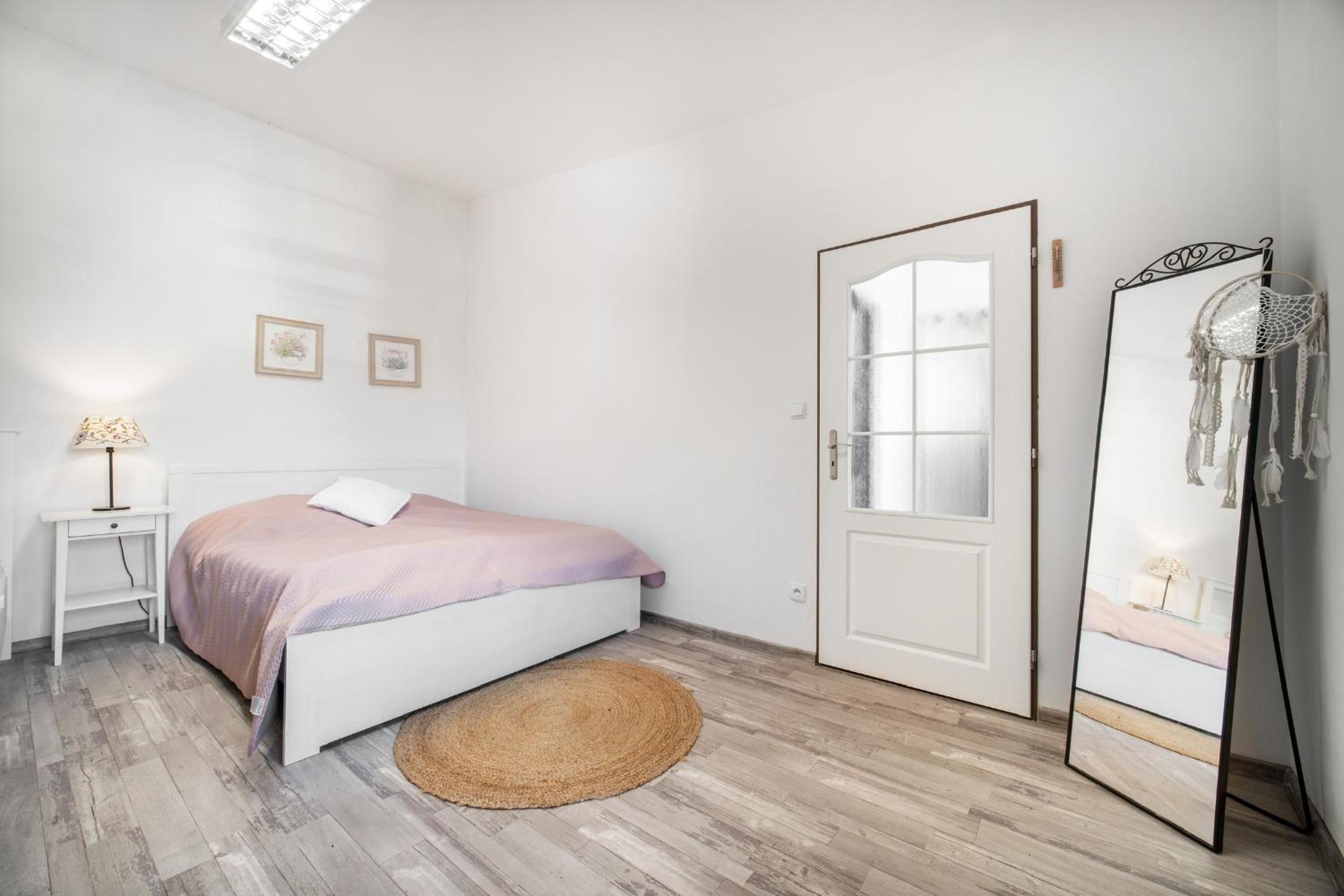 One-Bedroom House photo 2