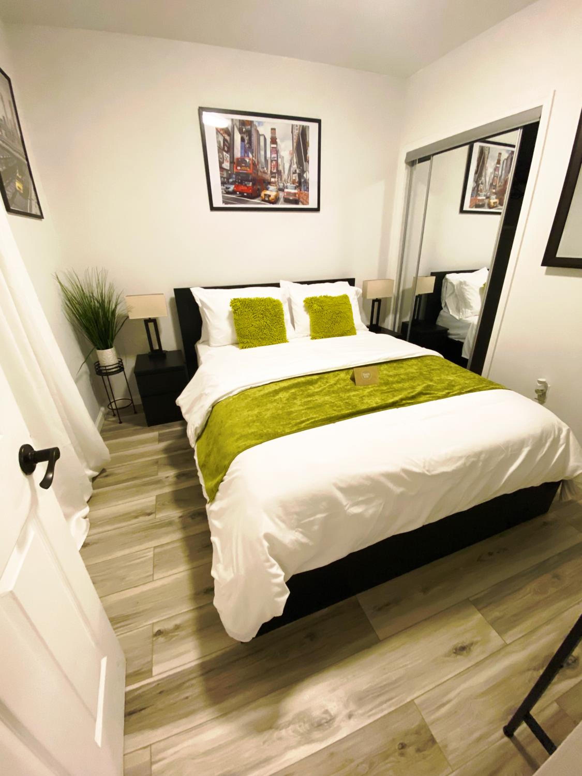 One-Bedroom Apartment photo 1