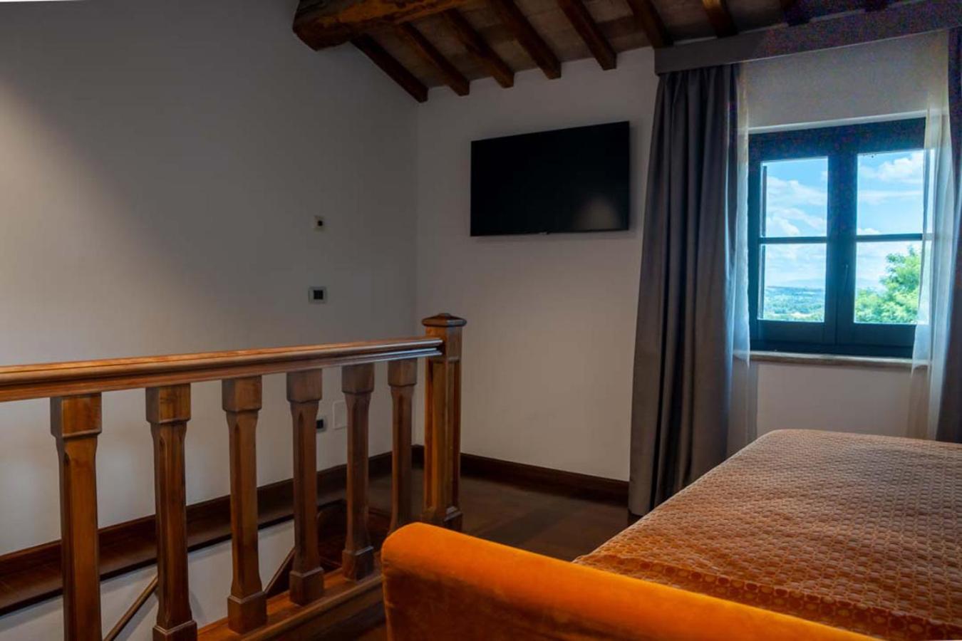 Deluxe King Room - Photo 4