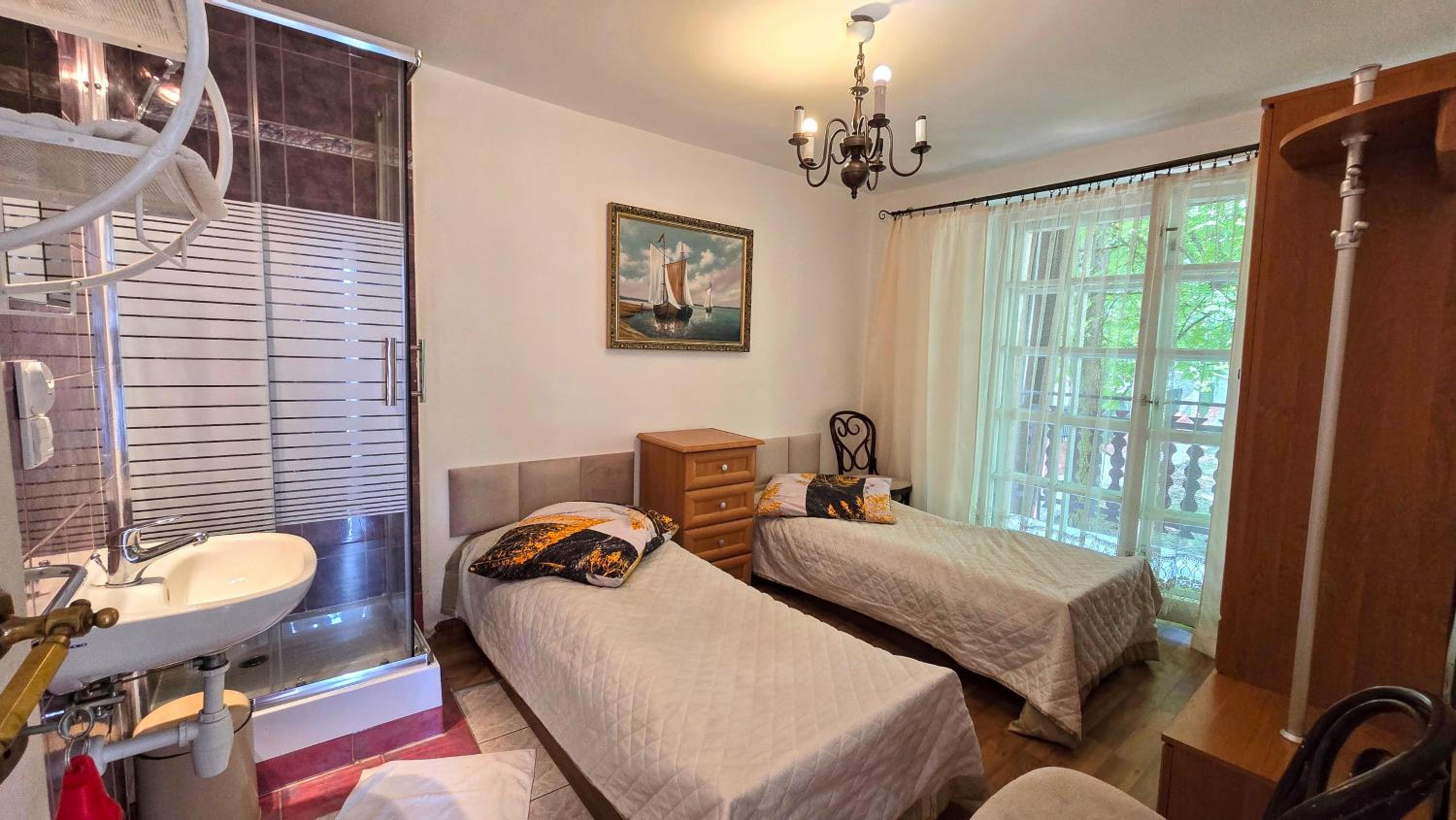 Budget Double Room - Photo 8