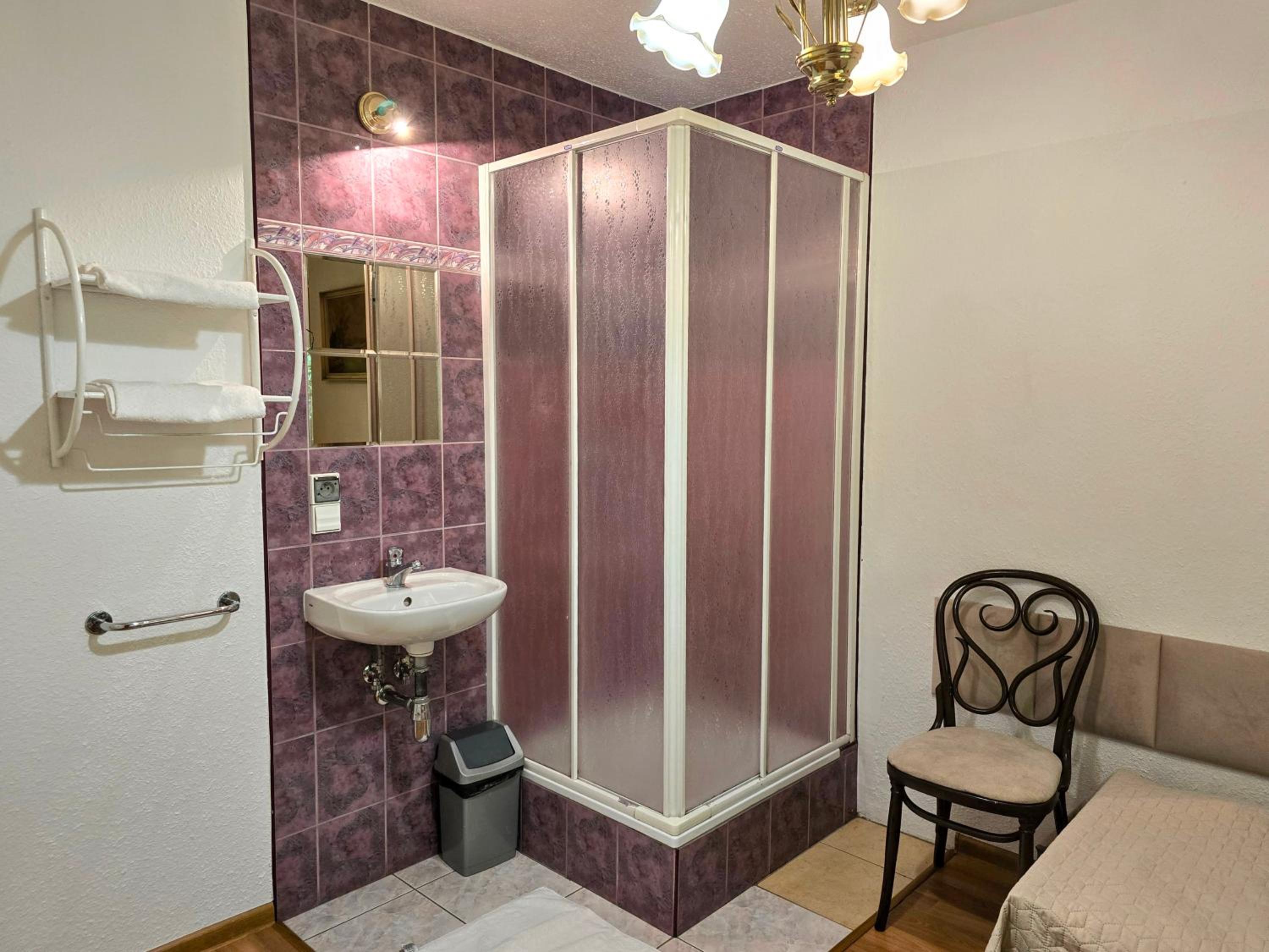 Standard Twin Room - Photo 2