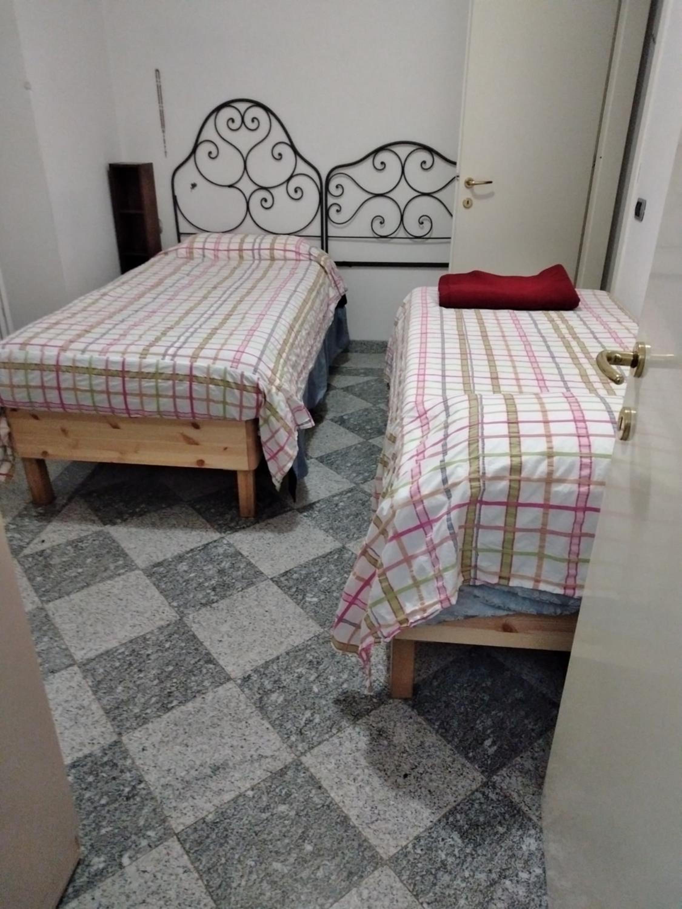 Budget Twin Room - Photo 1