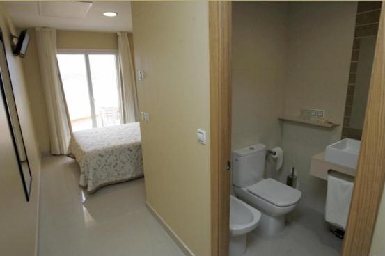 Double Room with Extra Bed with Sea View - Photo 9
