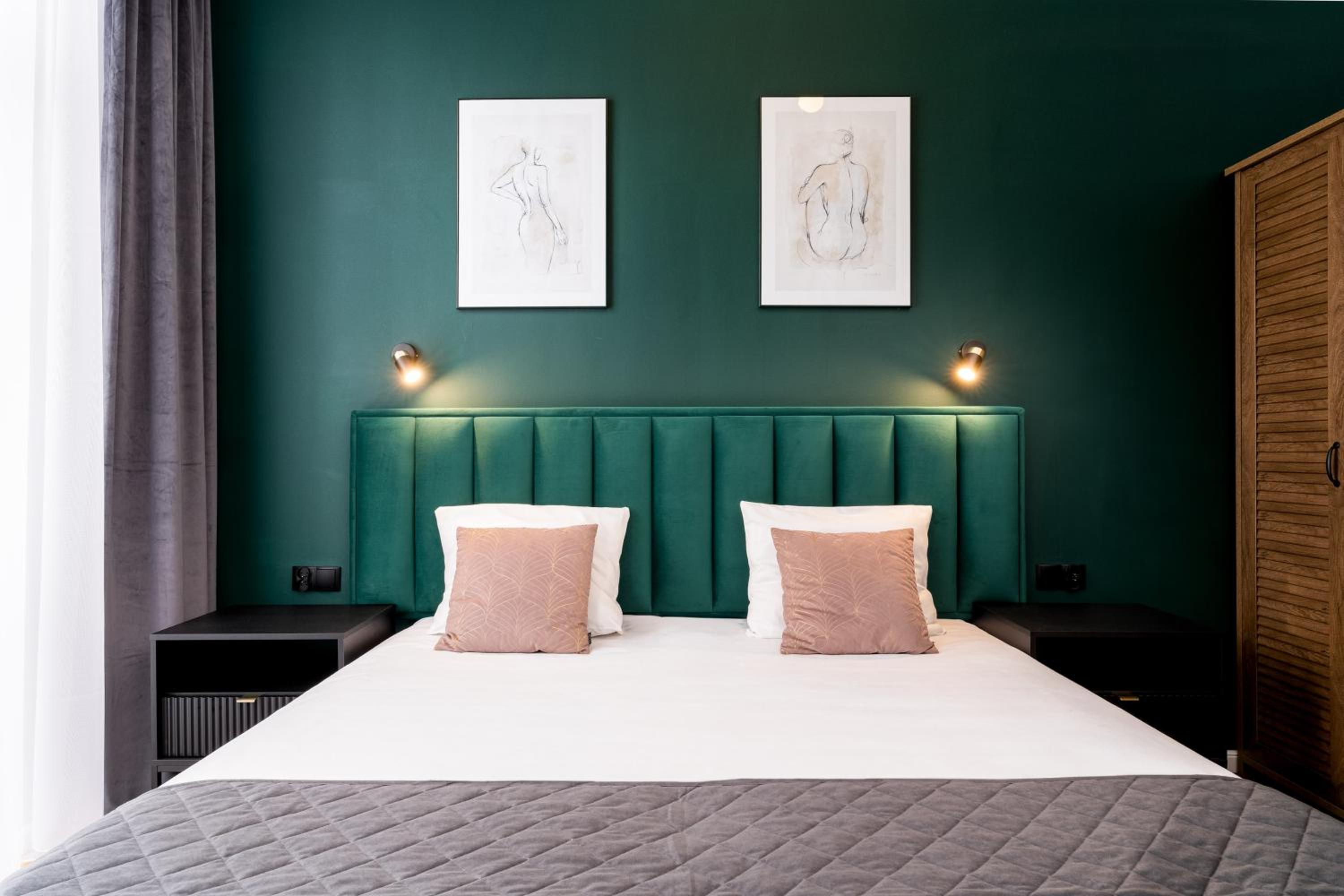 Deluxe Two-Bedroom Suite with Old Town View – 40m2