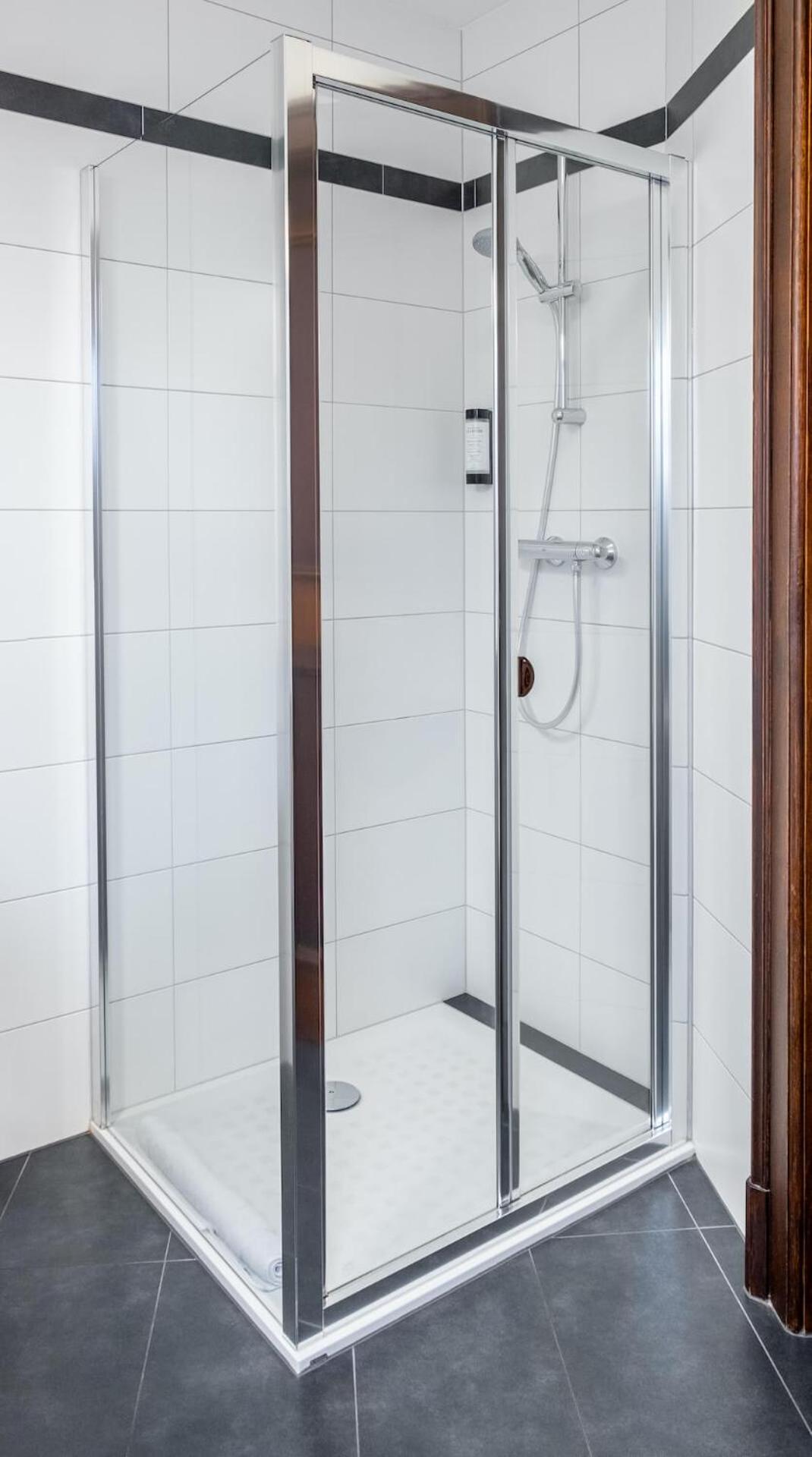 Superior Double or Twin Room - Photo 17