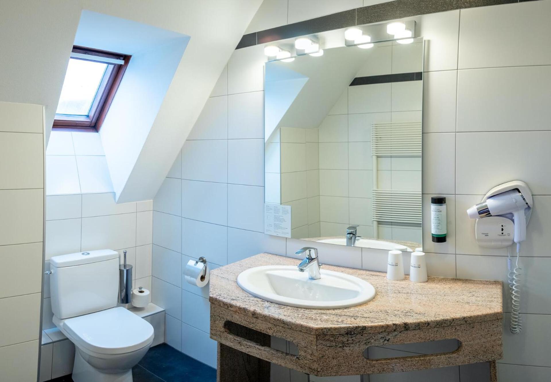 Superior Double or Twin Room - Photo 13