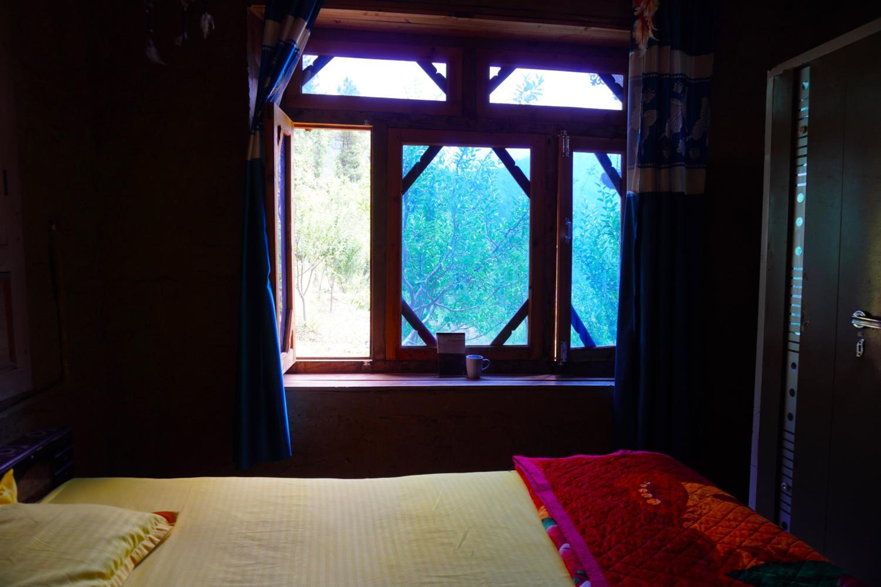 Economy Triple Room With Shared Bathroom photo 1
