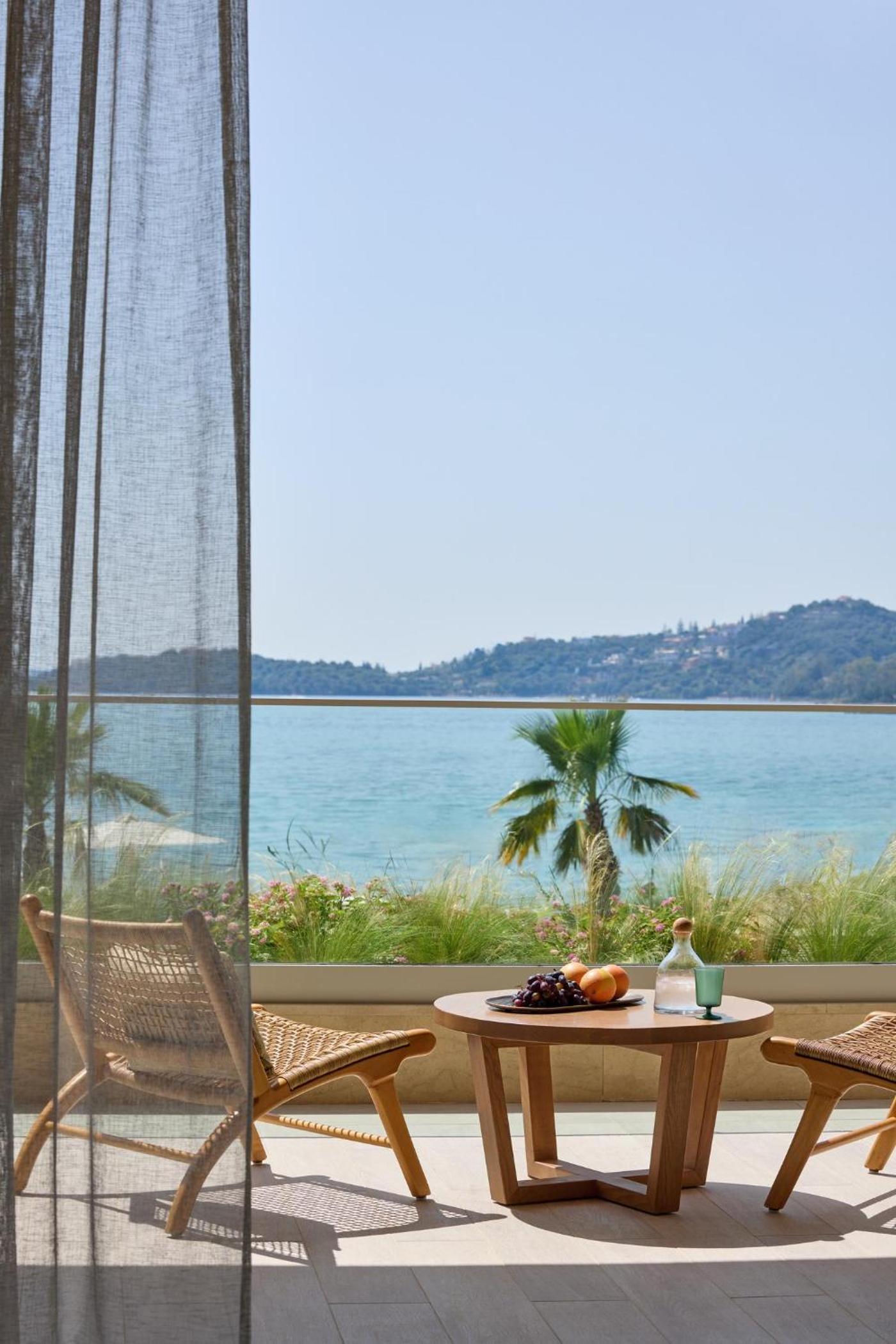 One Bedroom Bungalow Suite Balcony Pool View photo 1