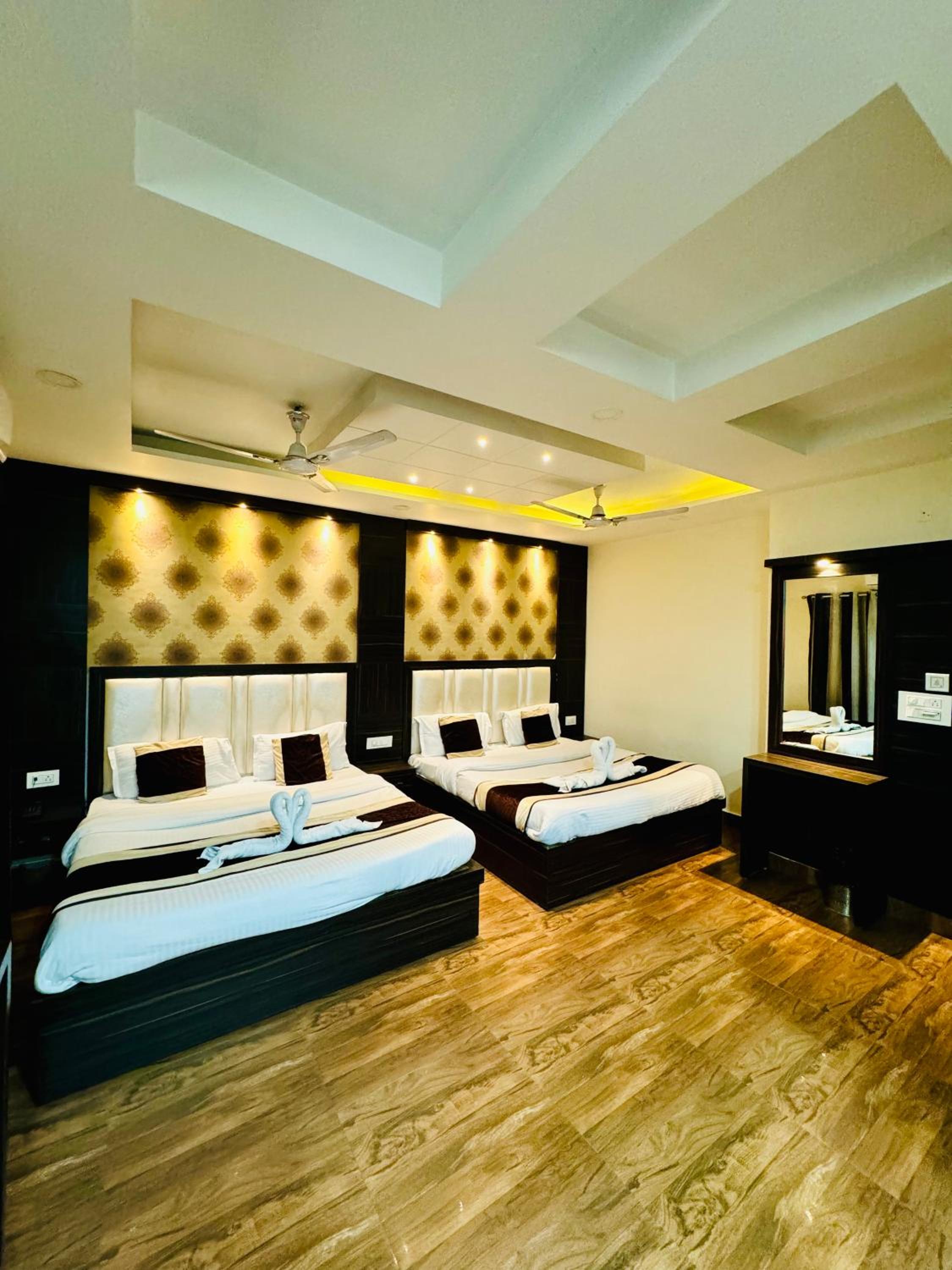 Deluxe Family Room - Photo 23