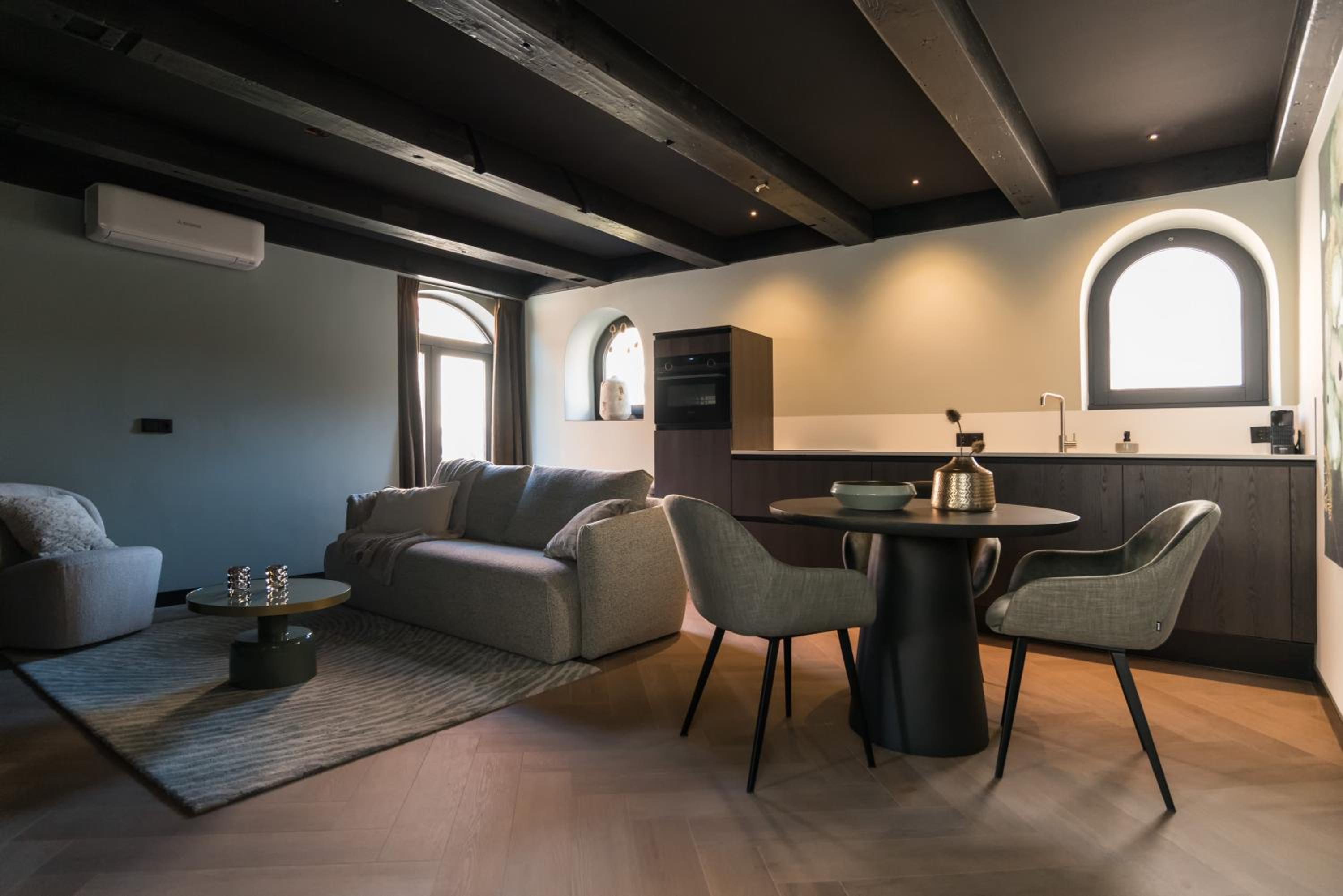 Apartment with Terrace photo 2