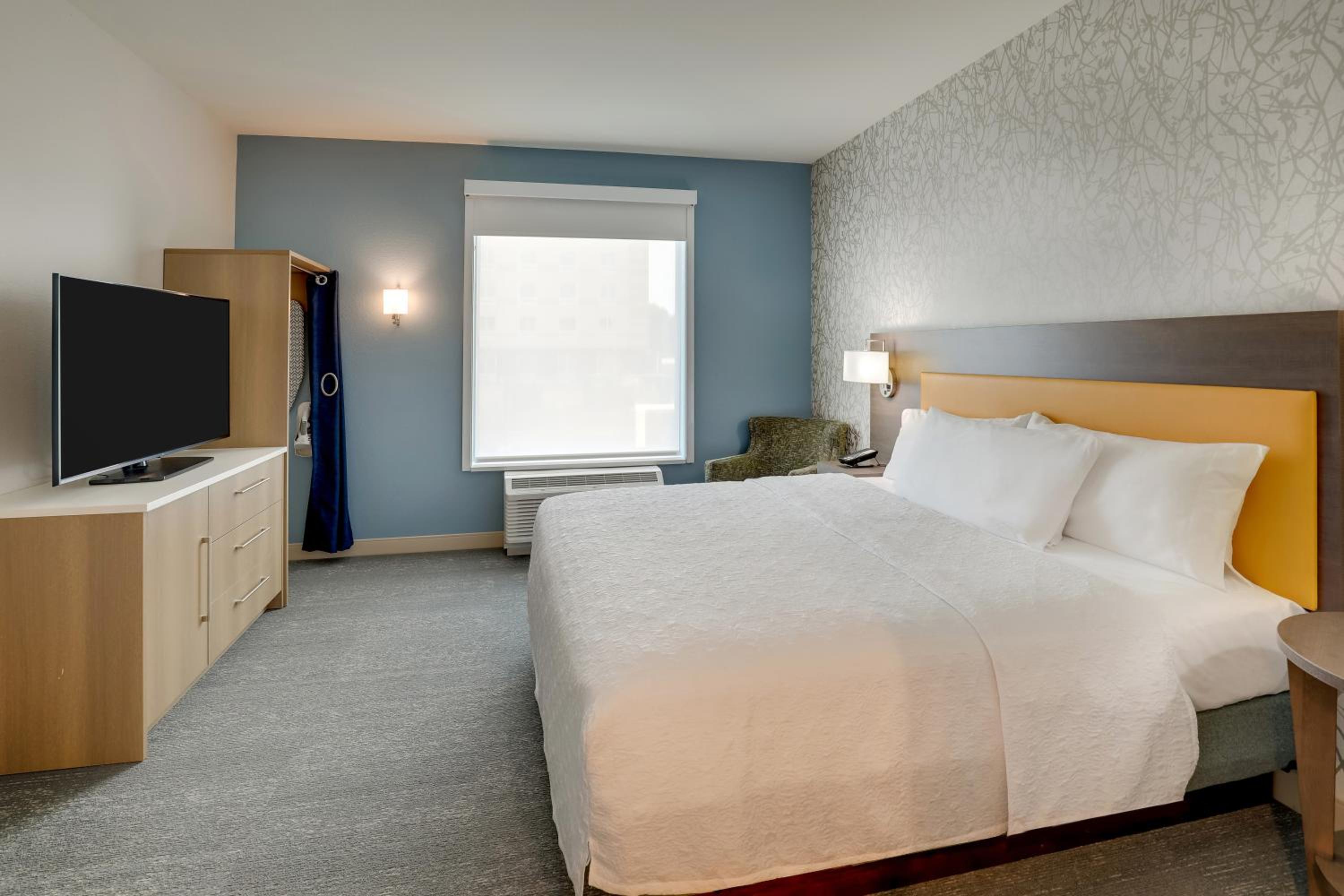 One-Bedroom King Suite - Photo 1