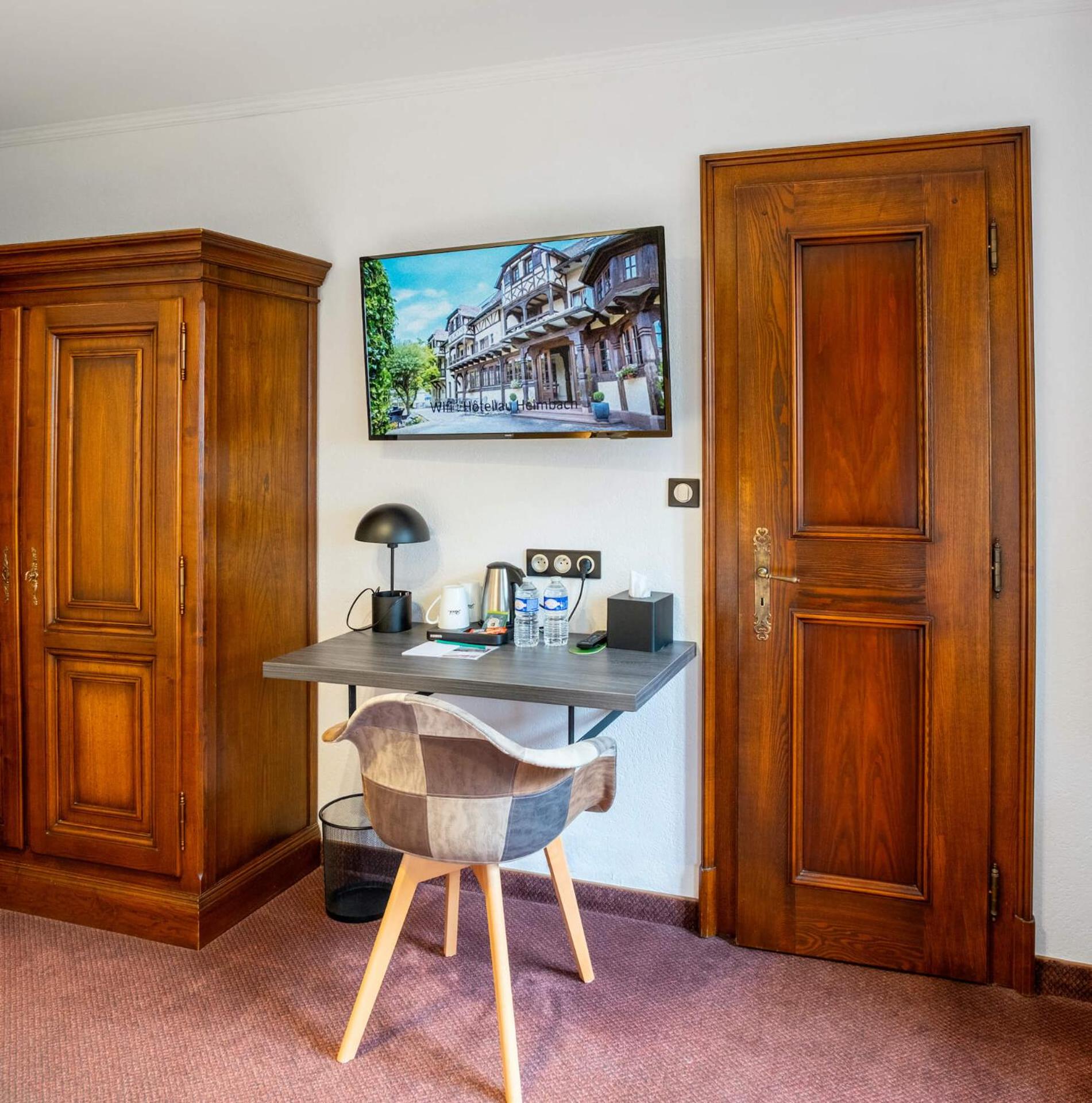 Deluxe Double or Twin Room with Balcony - Photo 9
