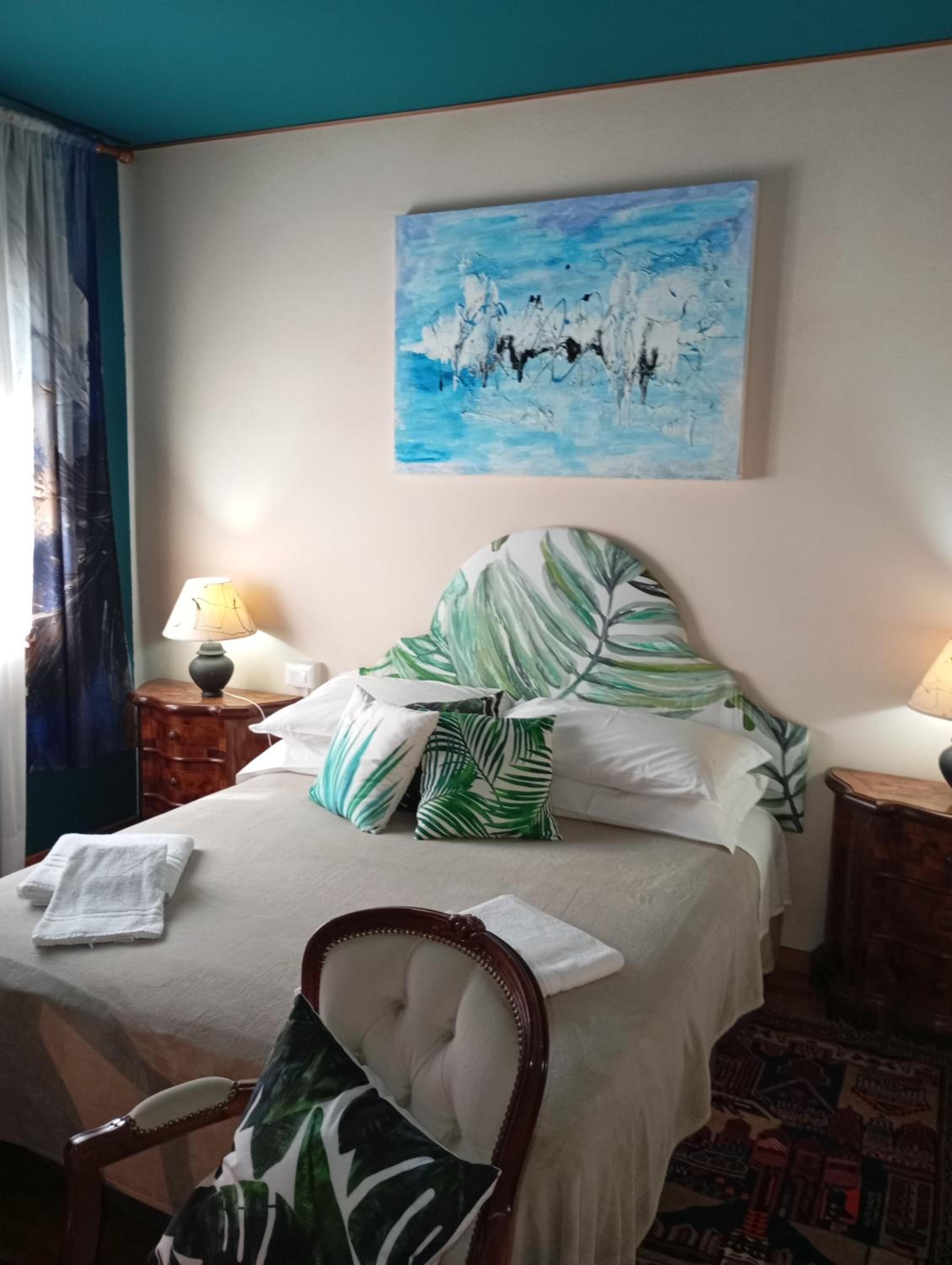 Double Room with Private Bathroom - Photo 31