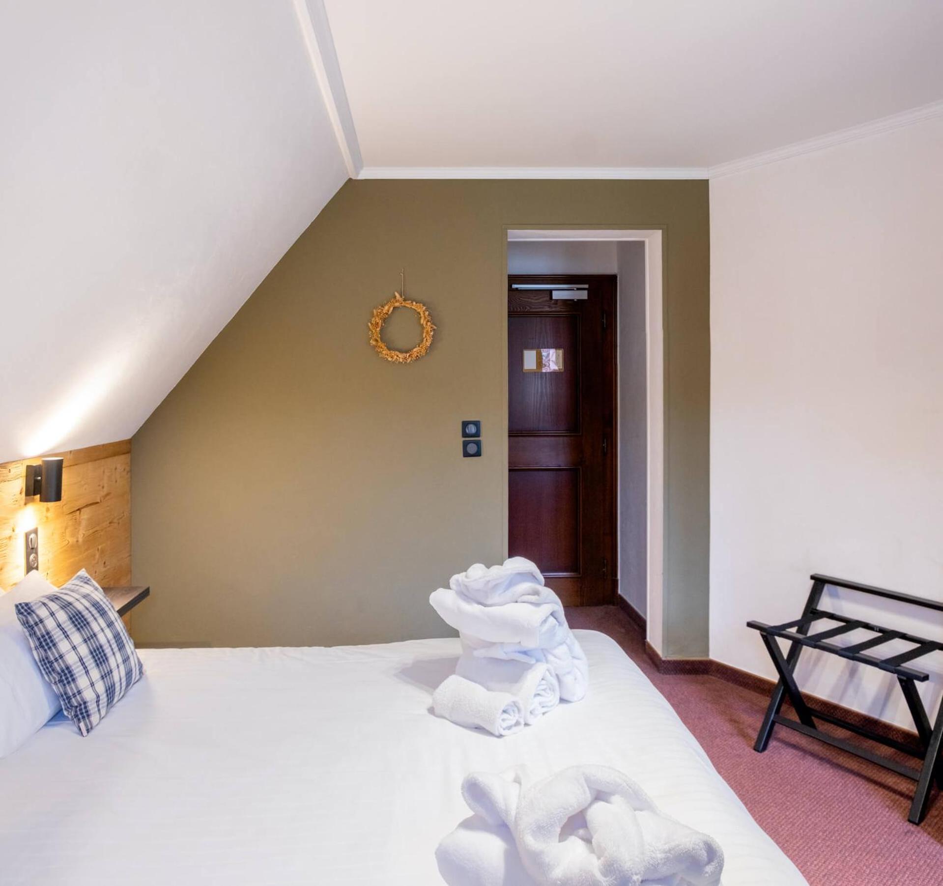 Deluxe Double or Twin Room with Balcony - Photo 13