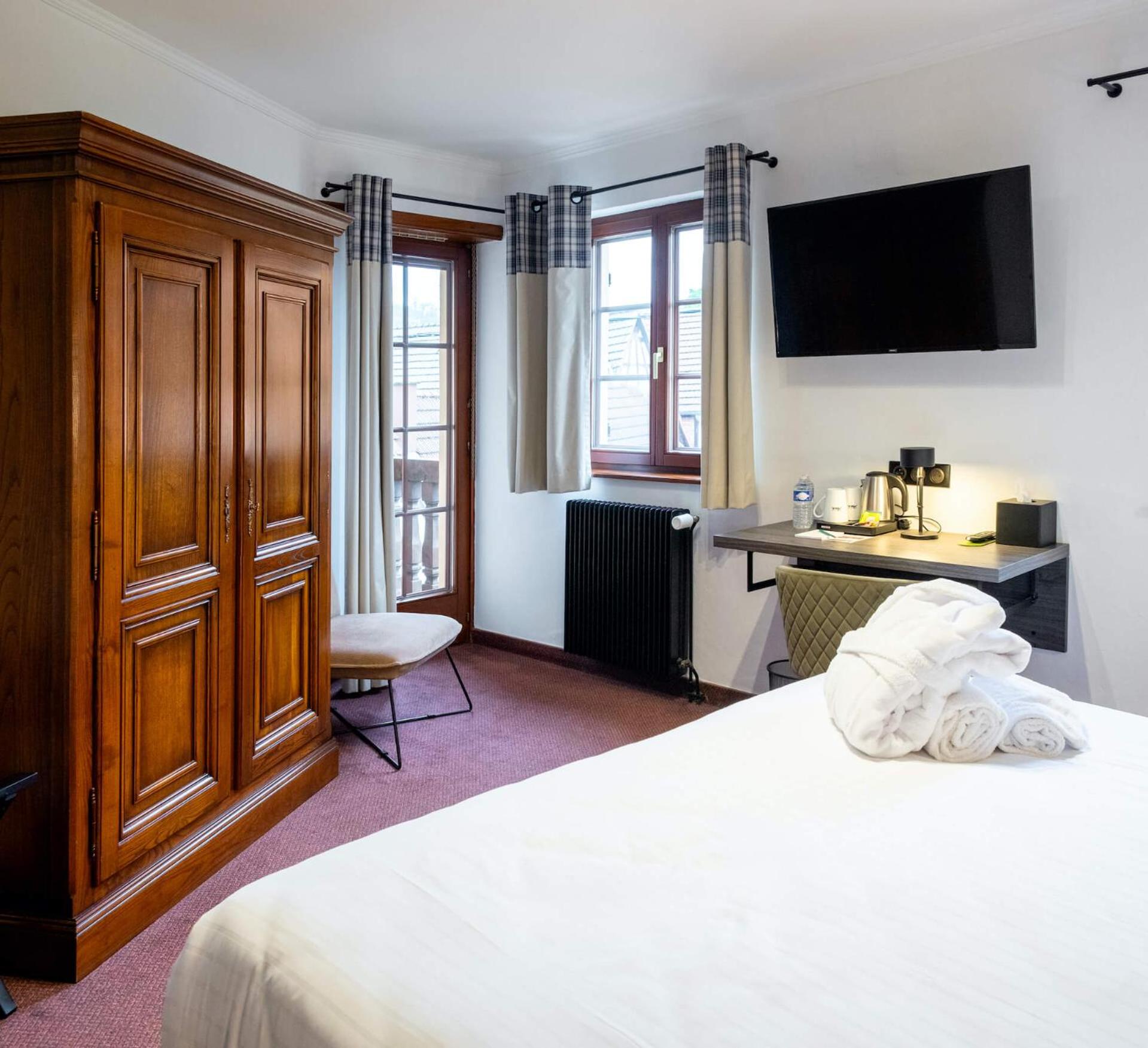 Deluxe Double or Twin Room with Balcony - Photo 15