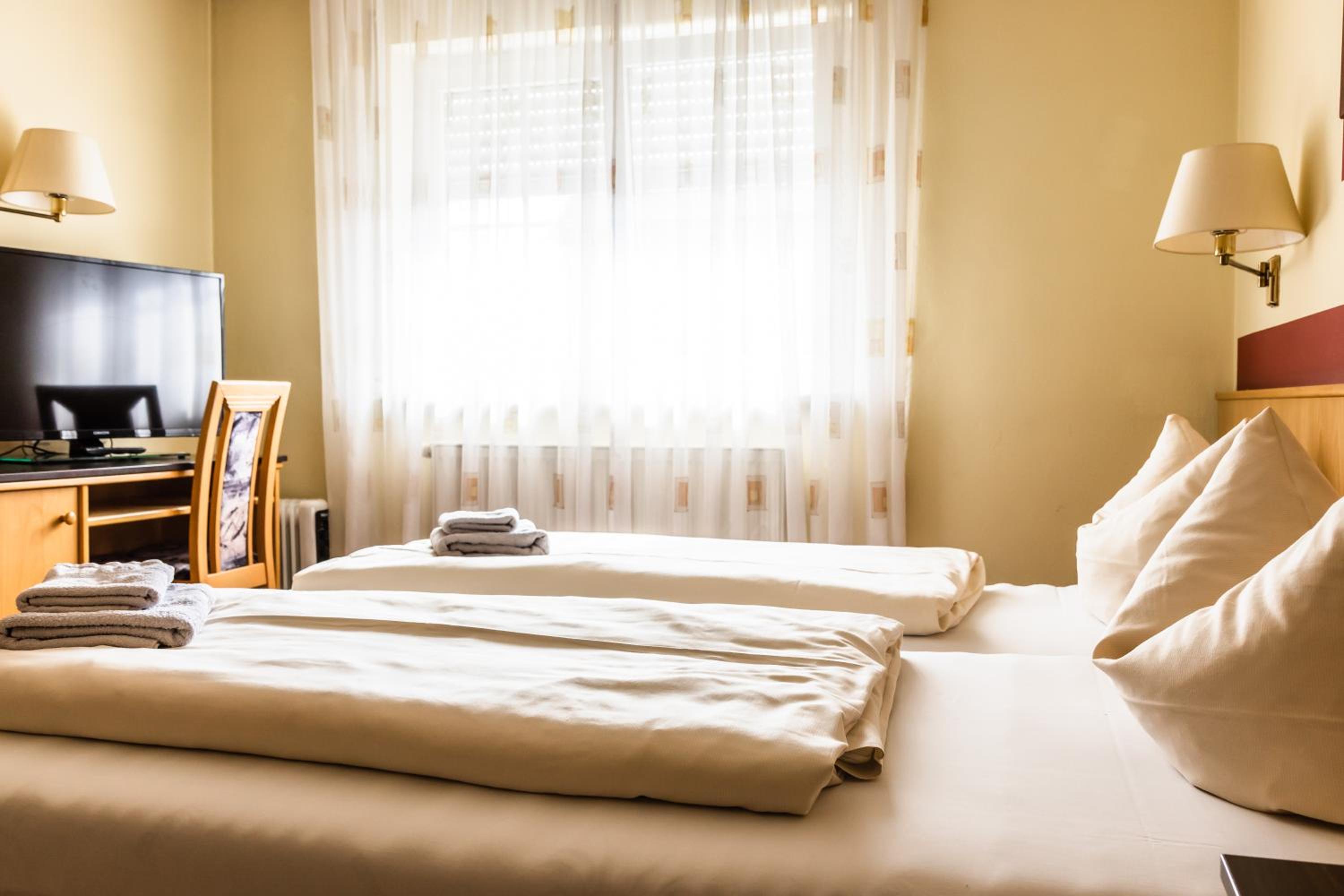 Double or Twin Room - Photo 5