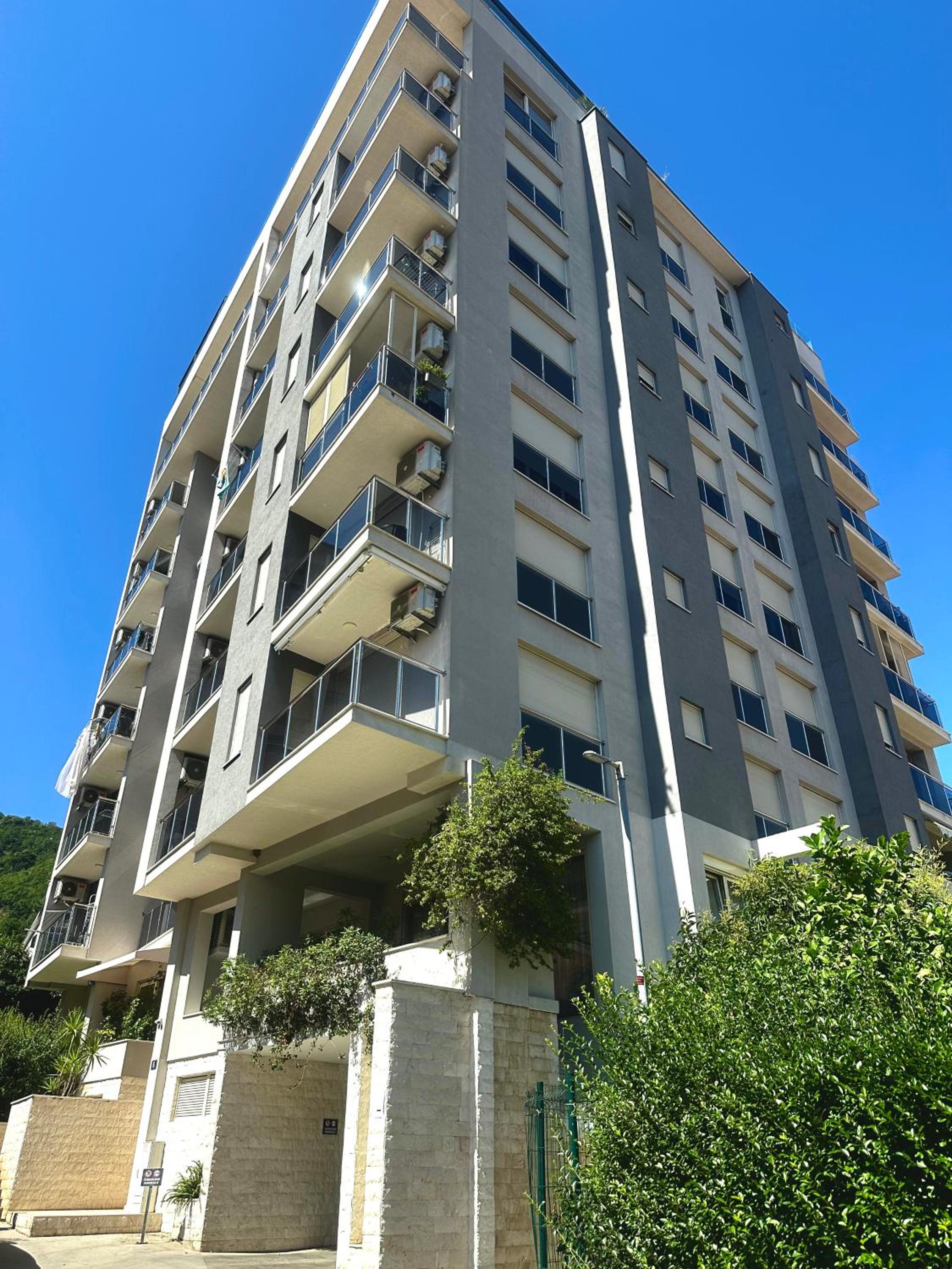 Apartment with Mountain View photo 1