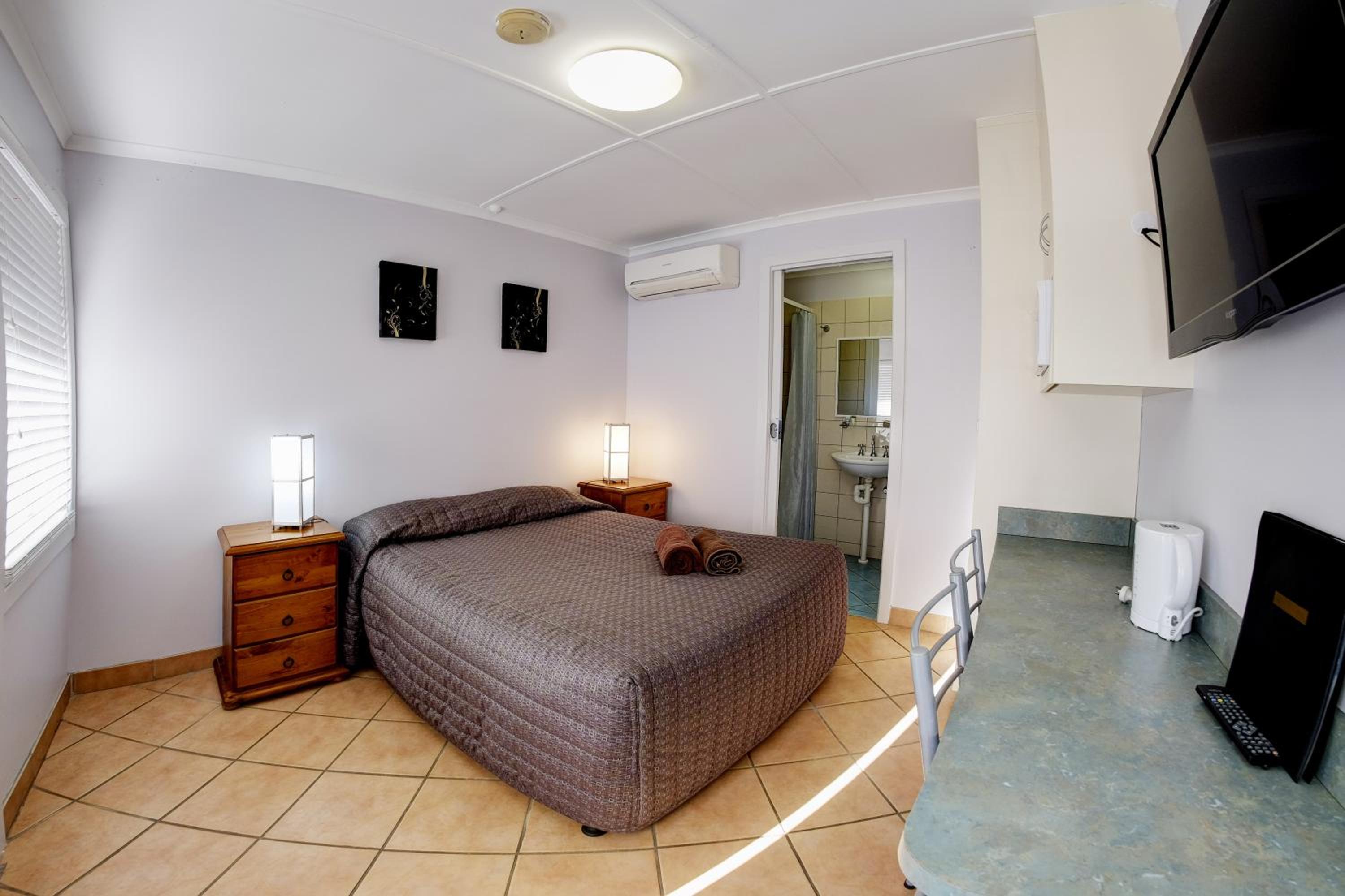 Queen Room photo 1