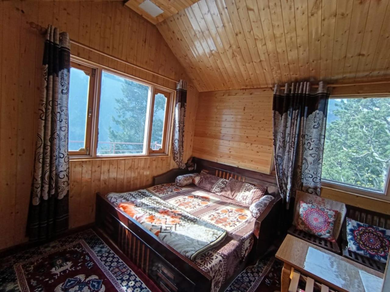 Deluxe Room (2 Adults + 1 Child) photo 3