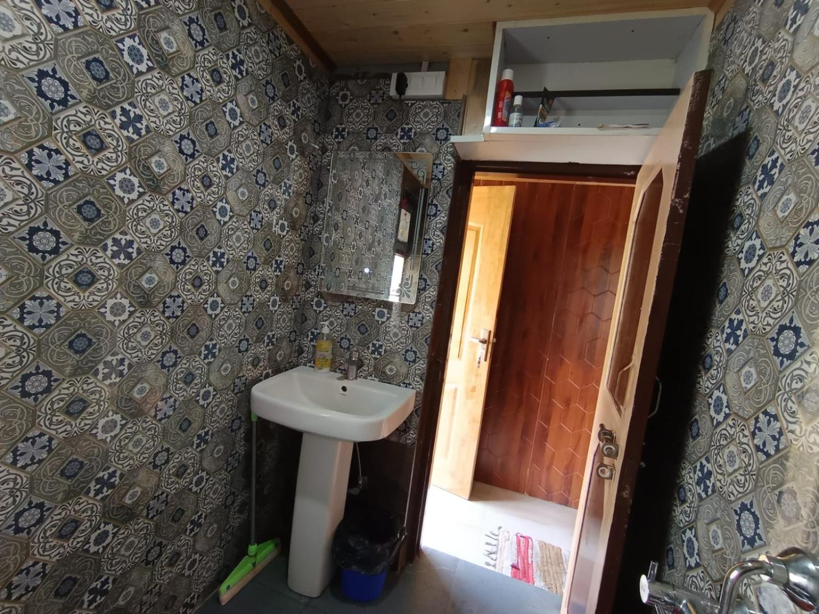 Deluxe Room (2 Adults + 1 Child) photo 2